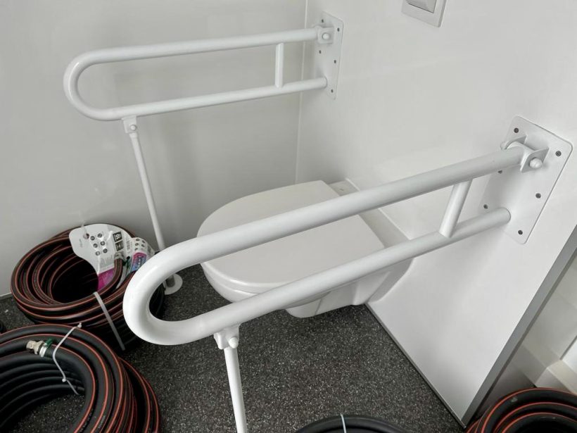 2toiletmetmiva (7) mobiele toiletwagen met miva toilet type 2+1 miva van het merk easywagon