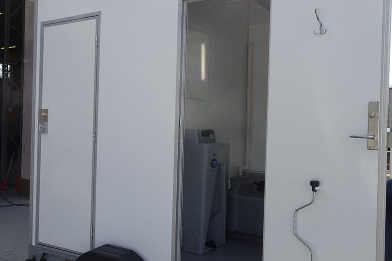 mobiele toiletwagen 1+1 tanktoilet van het merk easywagon