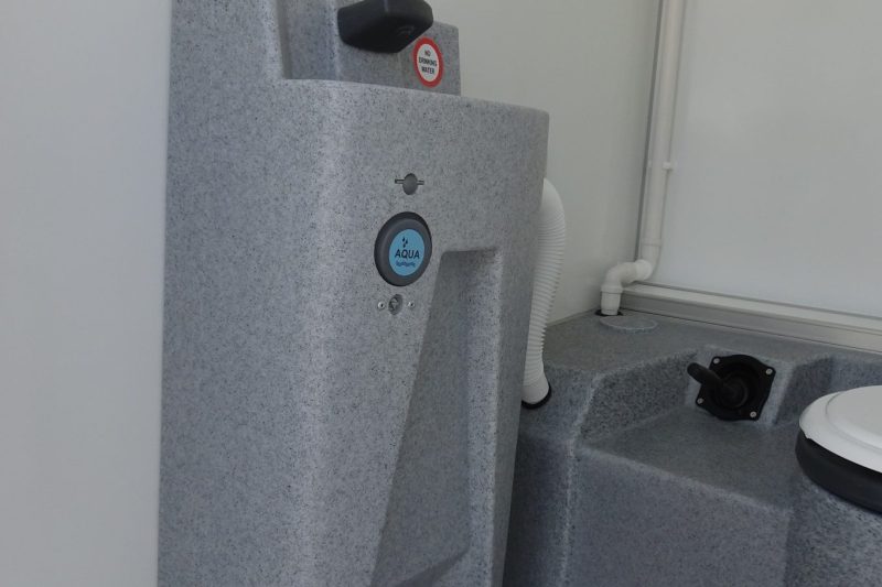 mobiele toiletwagen 1+1 tanktoilet van het merk easywagon