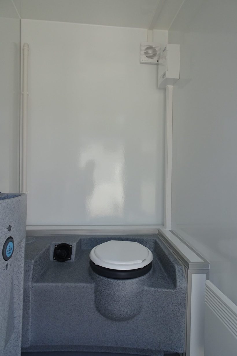 mobiele toiletwagen 1+1 tanktoilet van het merk easywagon