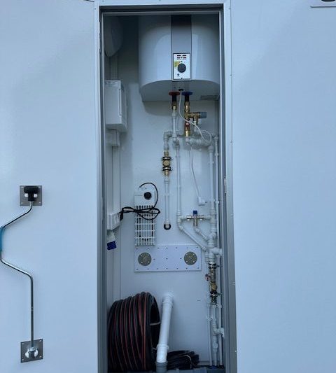 mobiele toiletwagen type 2+1+2 van het merk easywagon