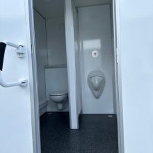 mobiele toiletwagen type 2+1+2 van het merk easywagon