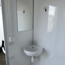 mobiele toiletwagen type 2+1+1 van het merk easywagon