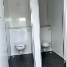 mobiele toiletwagen type 2+1+2 van het merk easywagon