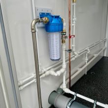 mobiele douchewagen op vier wielen van het merk easywagon