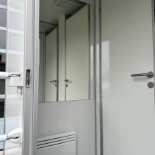 mobiele douchewagen op vier wielen van het merk easywagon