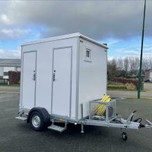 mobiele toiletwagen type 2 x vip van het merk easywagon