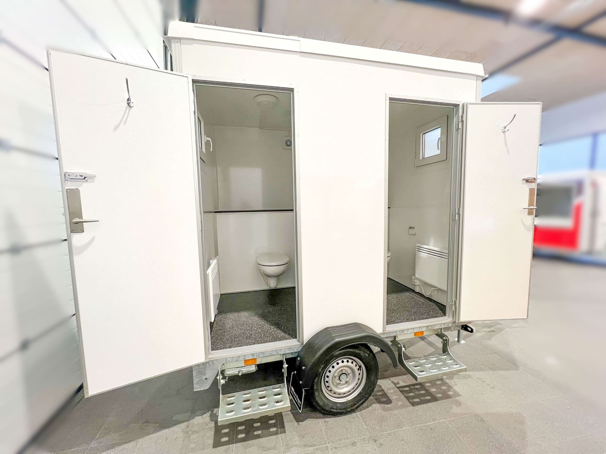 TYPE 240: TOILET TRAILER WITH 2 TOILETS : GRINDER-4