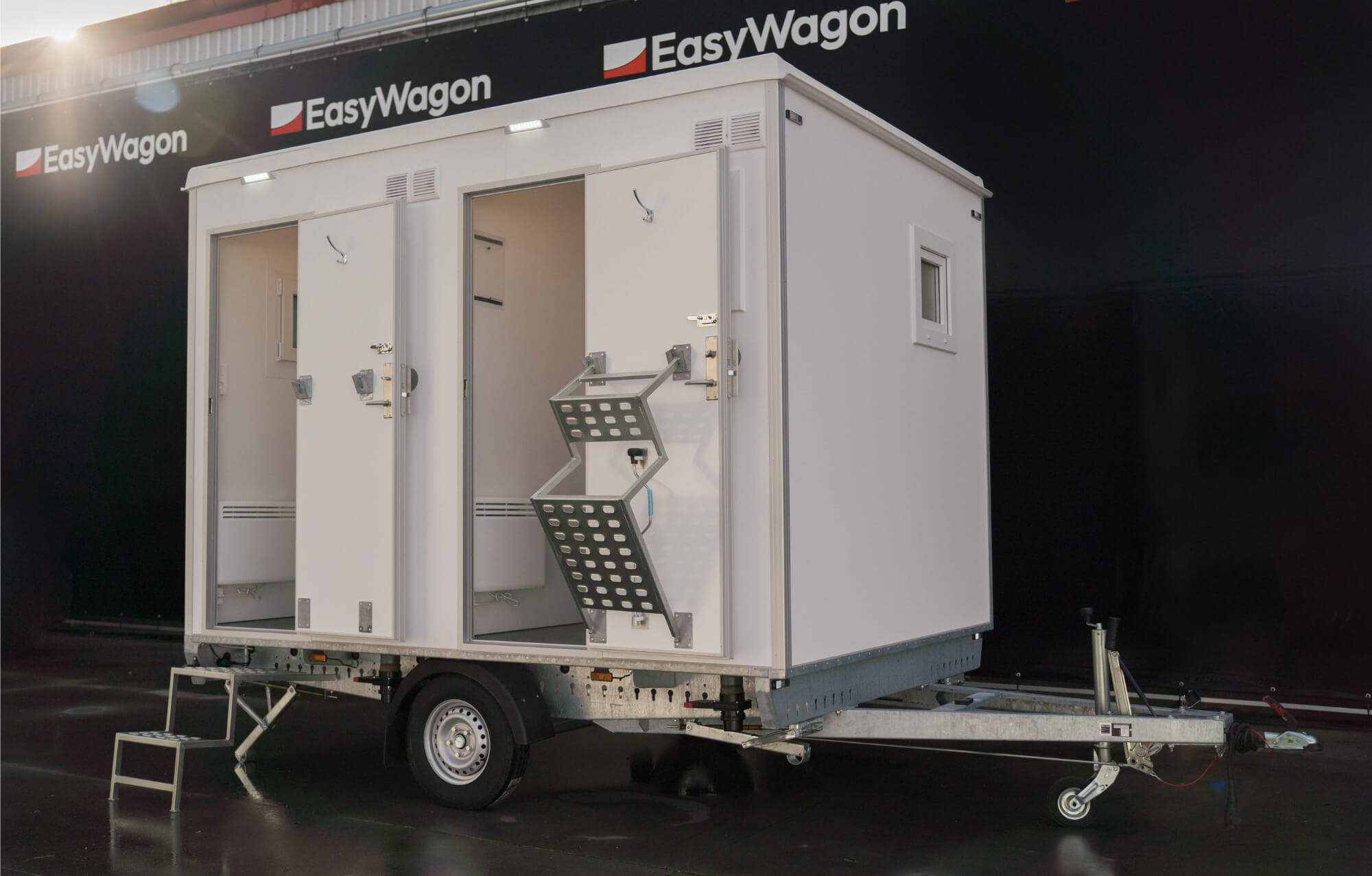 TYPE 240: TOILET TRAILER WITH 2 TOILETS : TANK-4