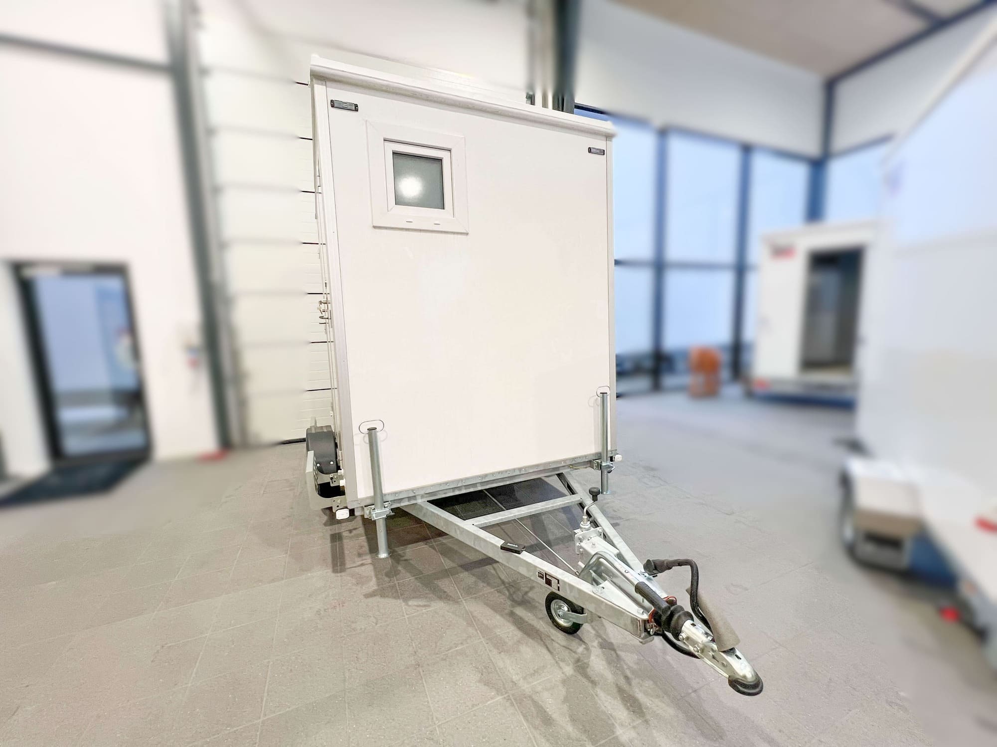 TYPE 240: Toiletwagen - 2 toiletten - vermaalpomp3