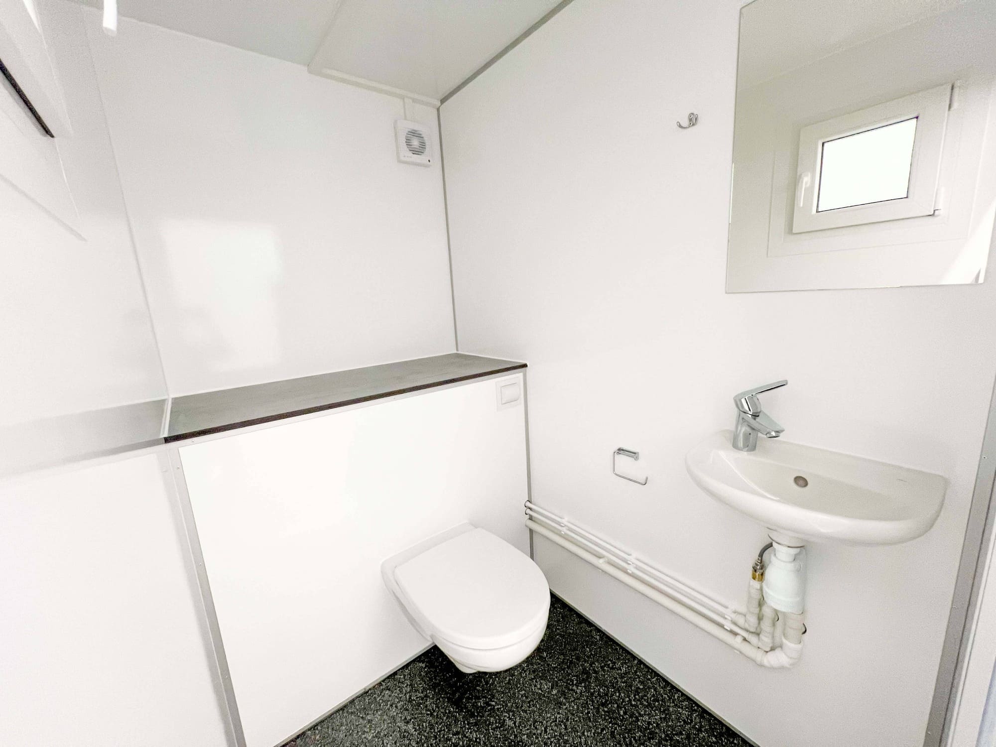 TYPE 240: Toiletwagen - 2 toiletten - vermaalpomp7