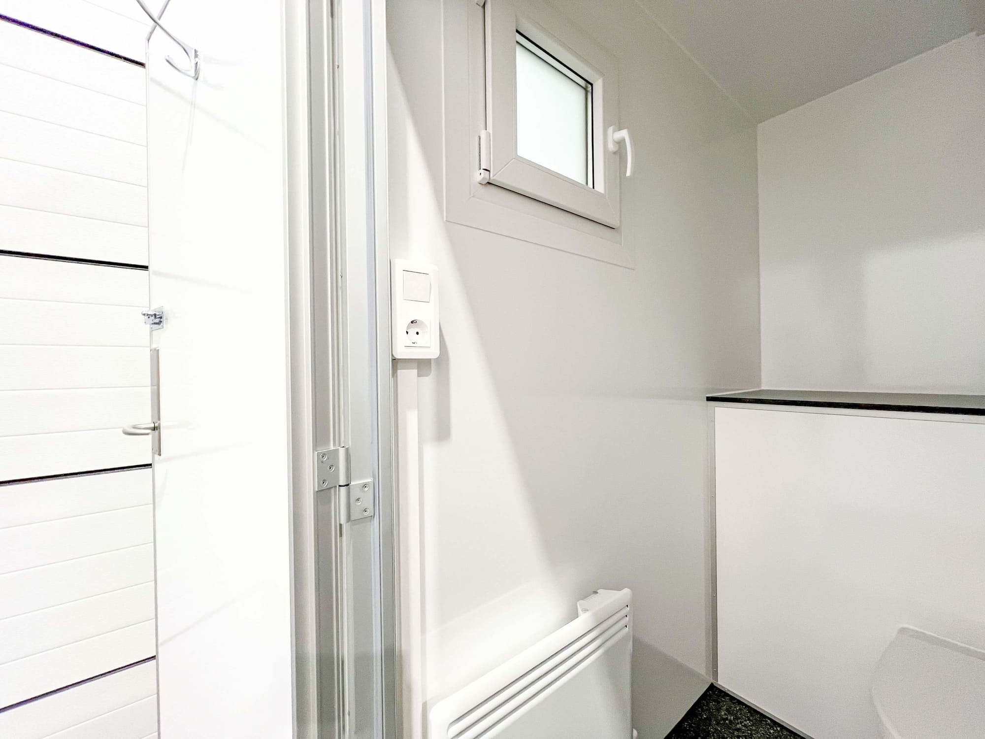 TYPE 240: Toiletwagen - 2 toiletten - vermaalpomp9