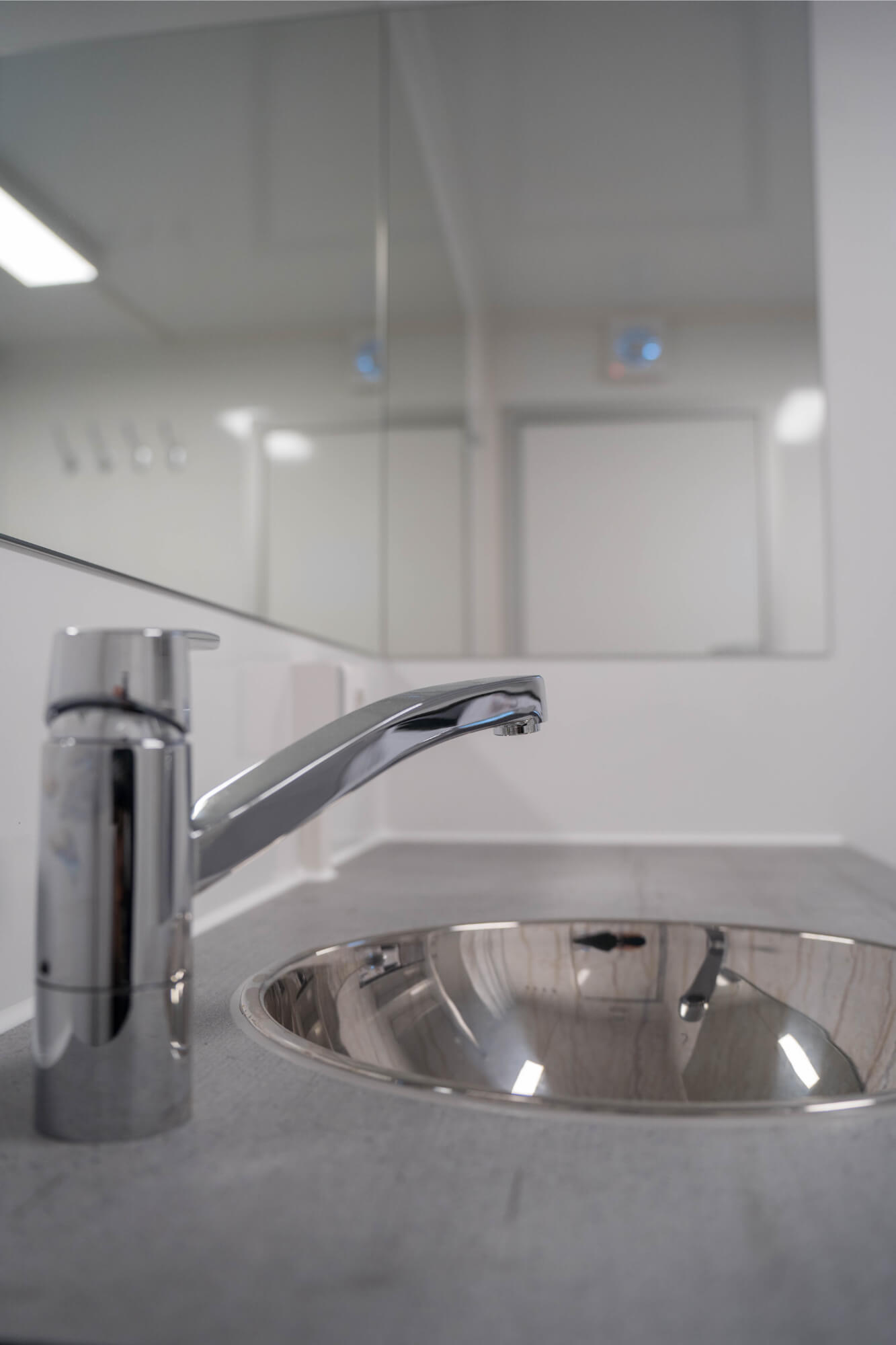TYPE 217: TOILET & SHOWER TRAILER WITH COMBINED WASHER-DRYER 3