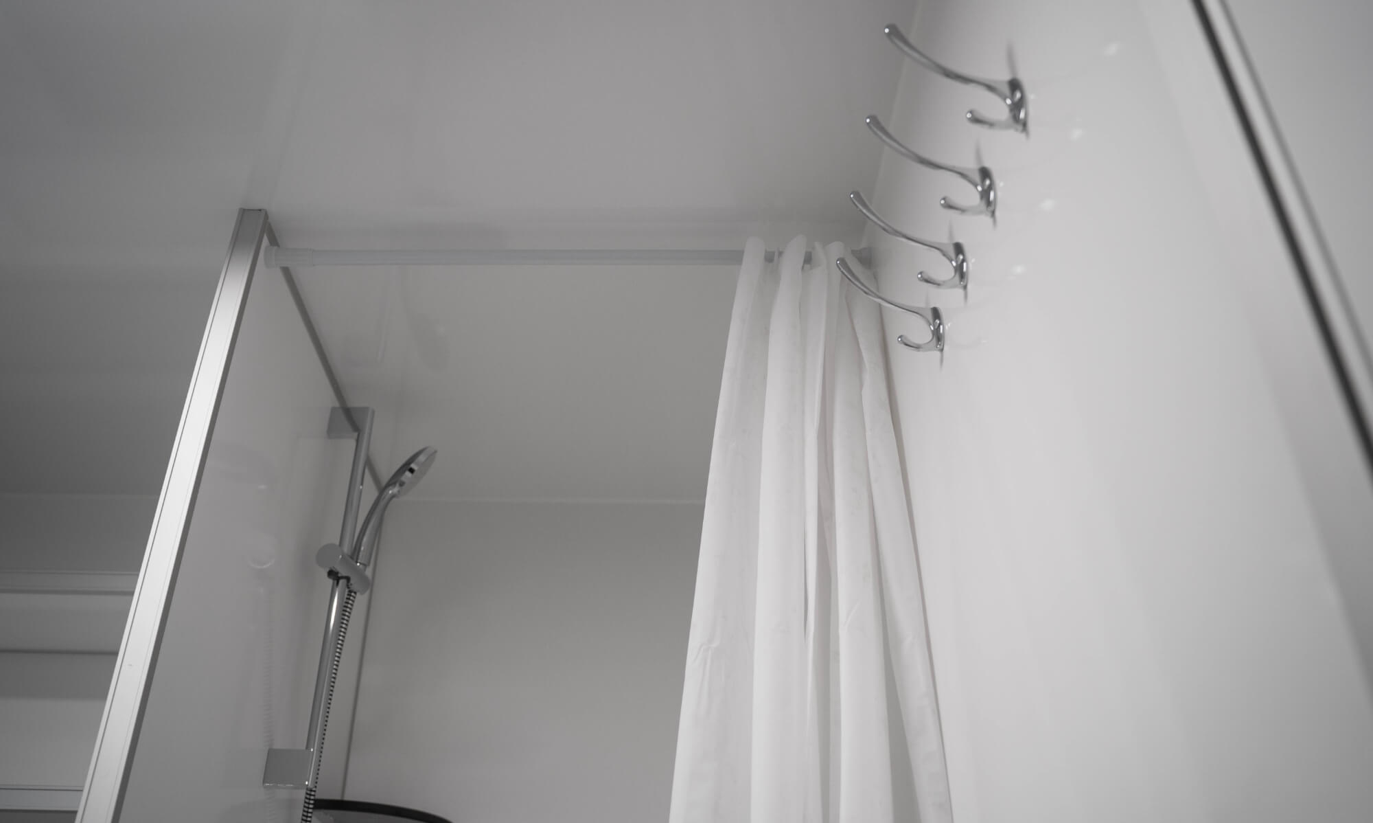 TYPE 217: TOILET & SHOWER TRAILER WITH COMBINED WASHER-DRYER 4