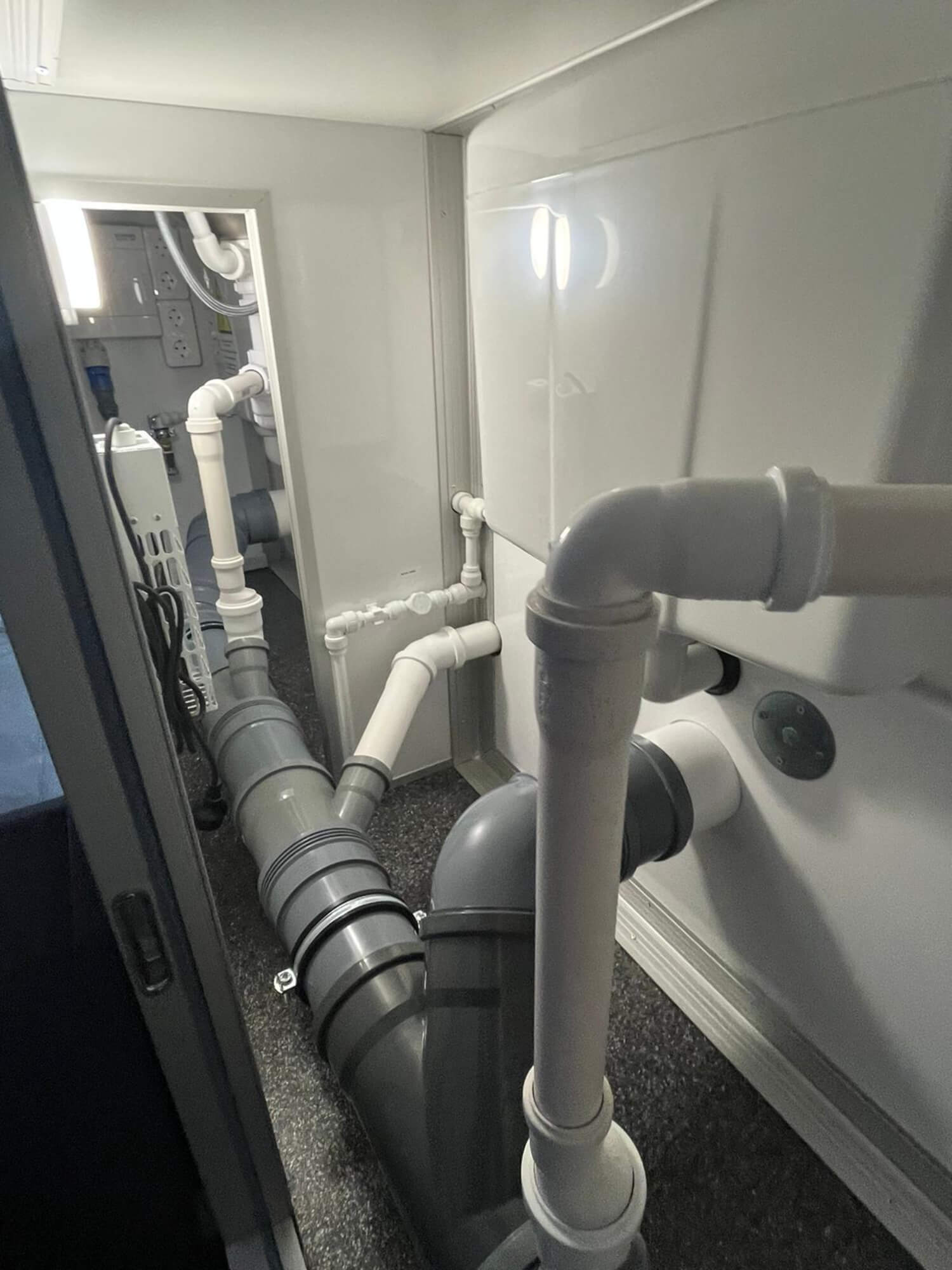 TYPE 240: Toiletwagen - 2 toiletten - 110 riolering5