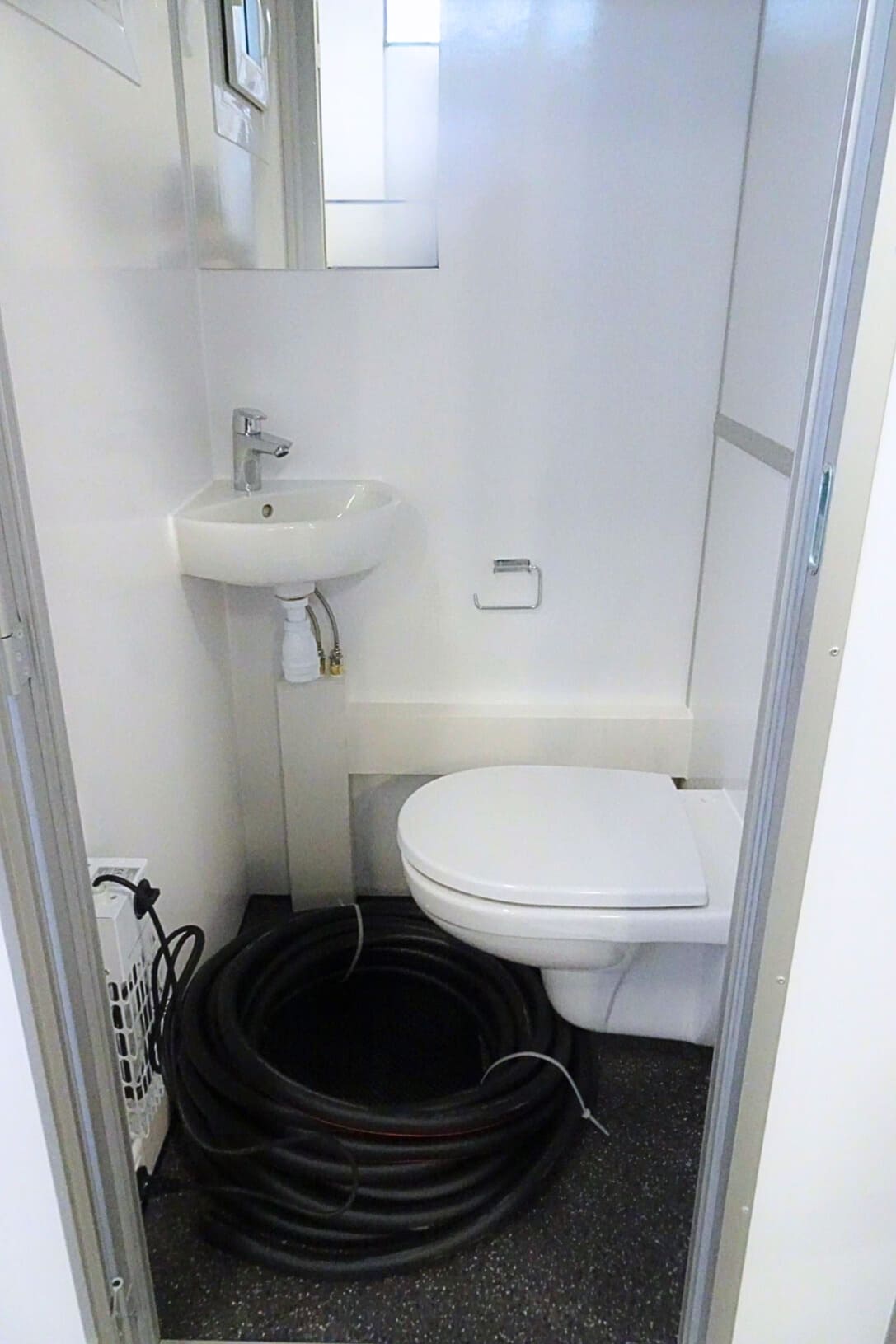 TYPE 260: Toiletwagen - 2 toiletten - vermaalpomp5