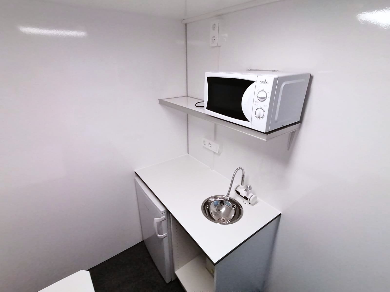 TYPE 320: Schaftwagen:kantoor - 4 personen - 1 Douche - Cinderella toilet2