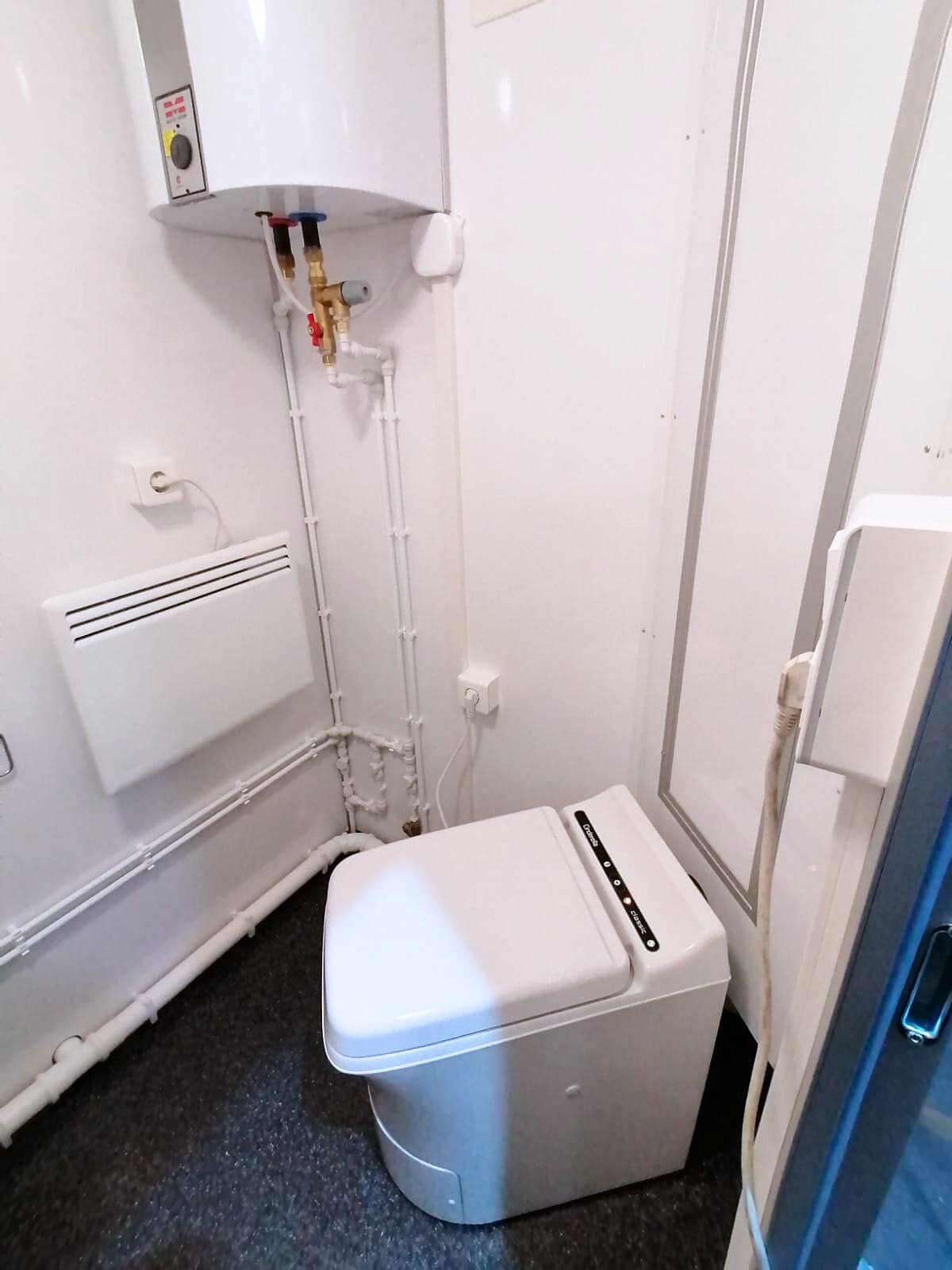 TYPE 320: Schaftwagen:kantoor - 4 personen - 1 Douche - Cinderella toilet3