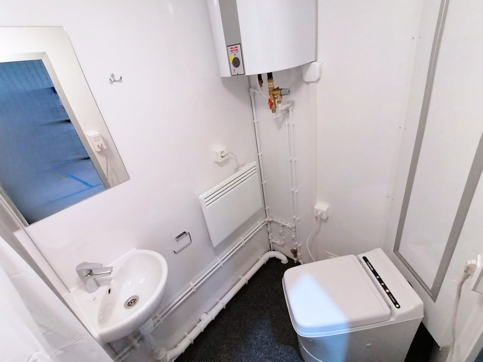 TYPE 320: Schaftwagen:kantoor - 4 personen - 1 Douche - Cinderella toilet6