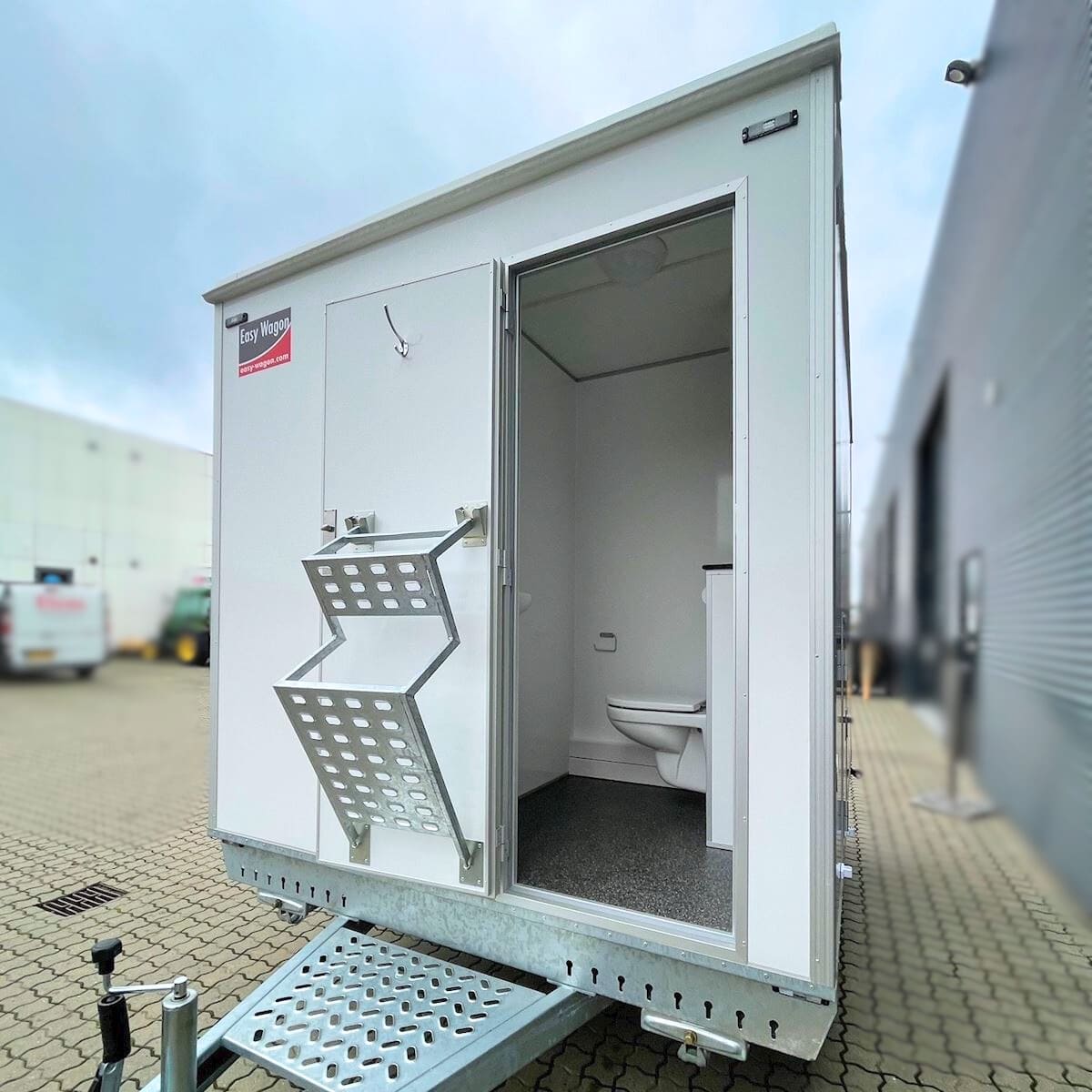 TYPE 335: Schaftwagen:kantoor - 4 personen - 1 toilet1