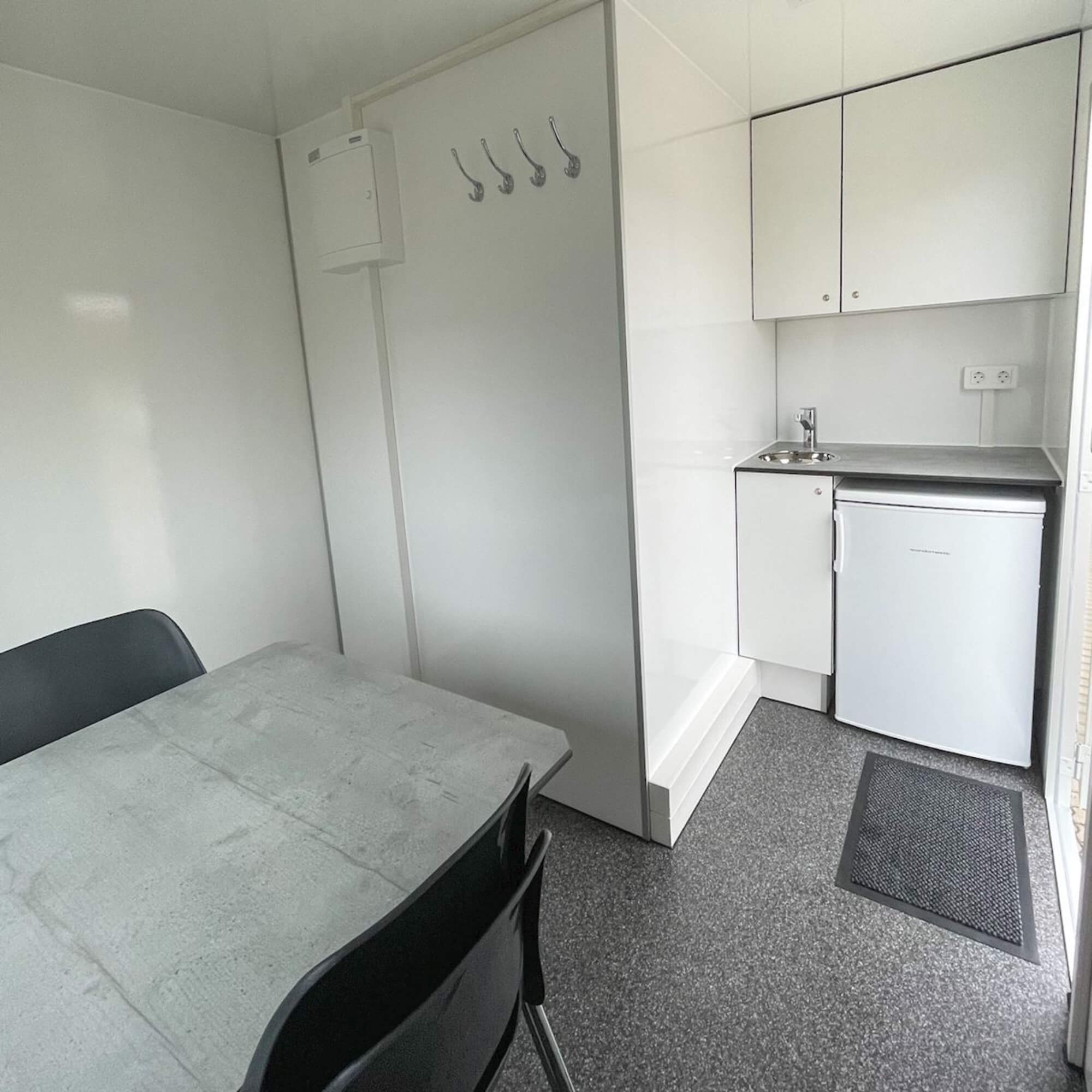 TYPE 335: Schaftwagen:kantoor - 4 personen - 1 toilet5