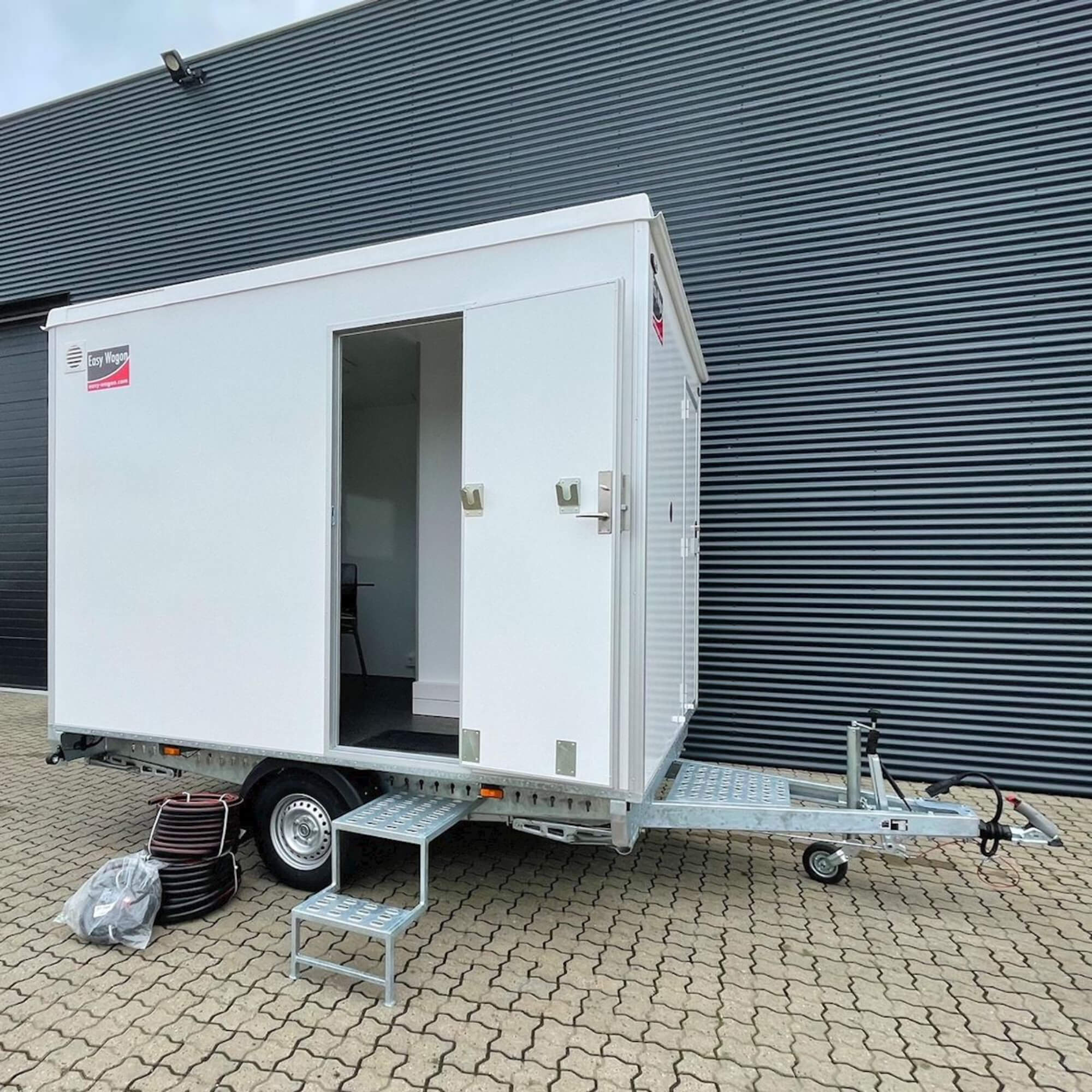 TYPE 335: Schaftwagen:kantoor - 4 personen - 1 toilet8