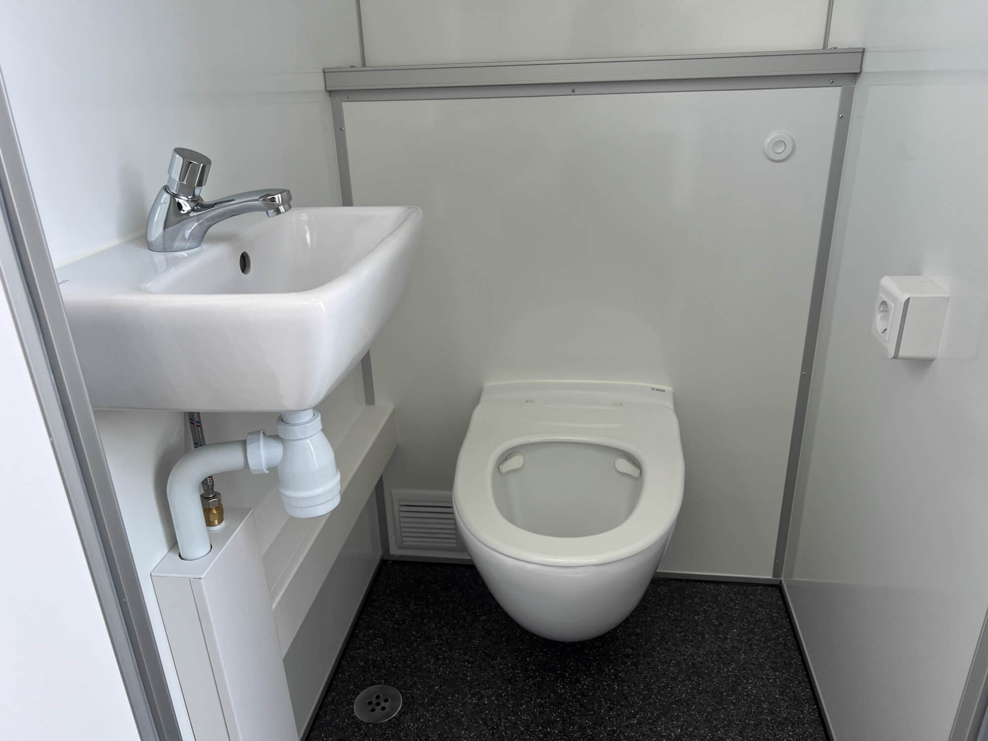 TYPE 360: Toiletwagen - 3 toiletten - vacuüm4