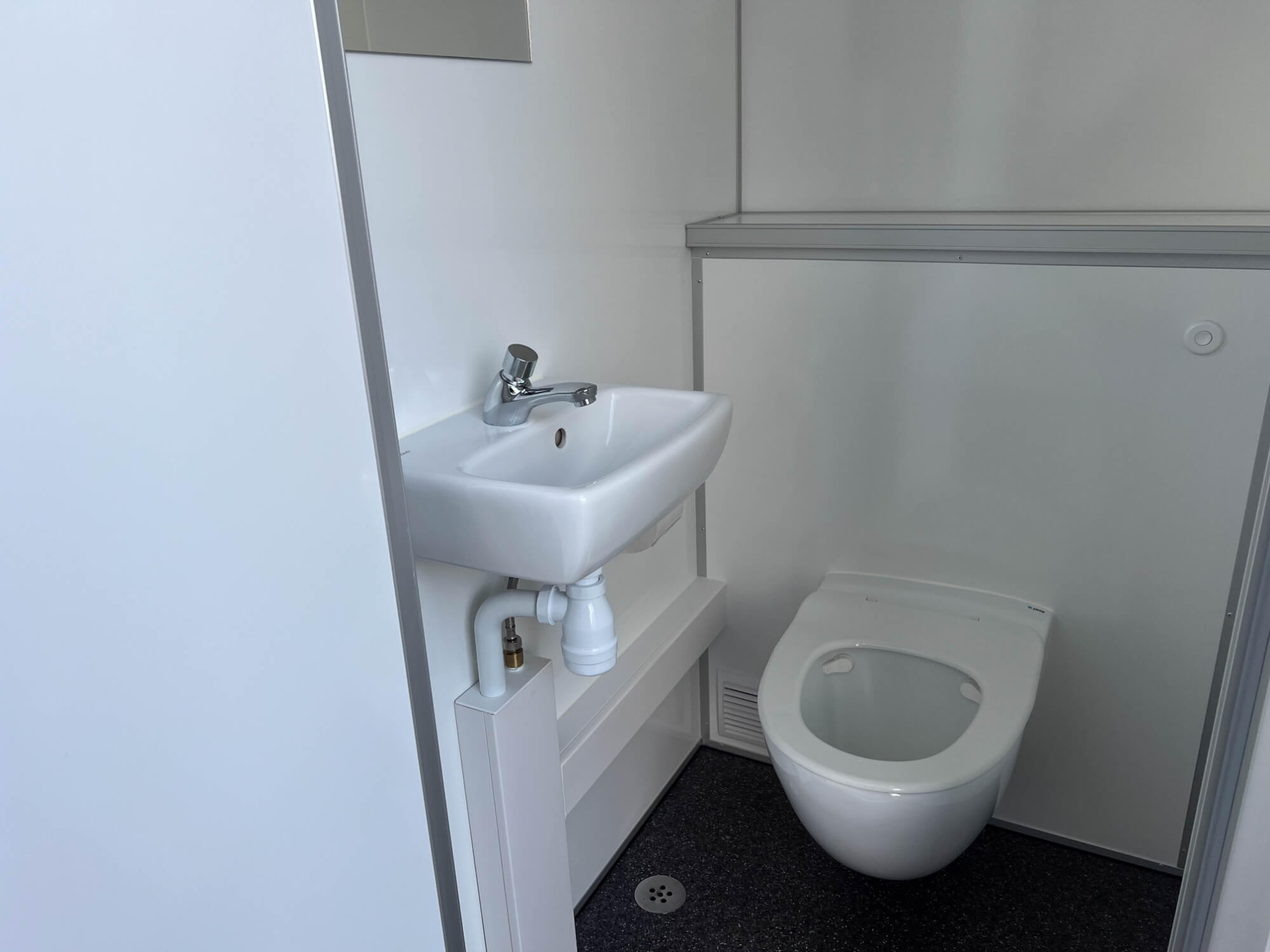 TYPE 360: Toiletwagen - 3 toiletten - vacuüm5