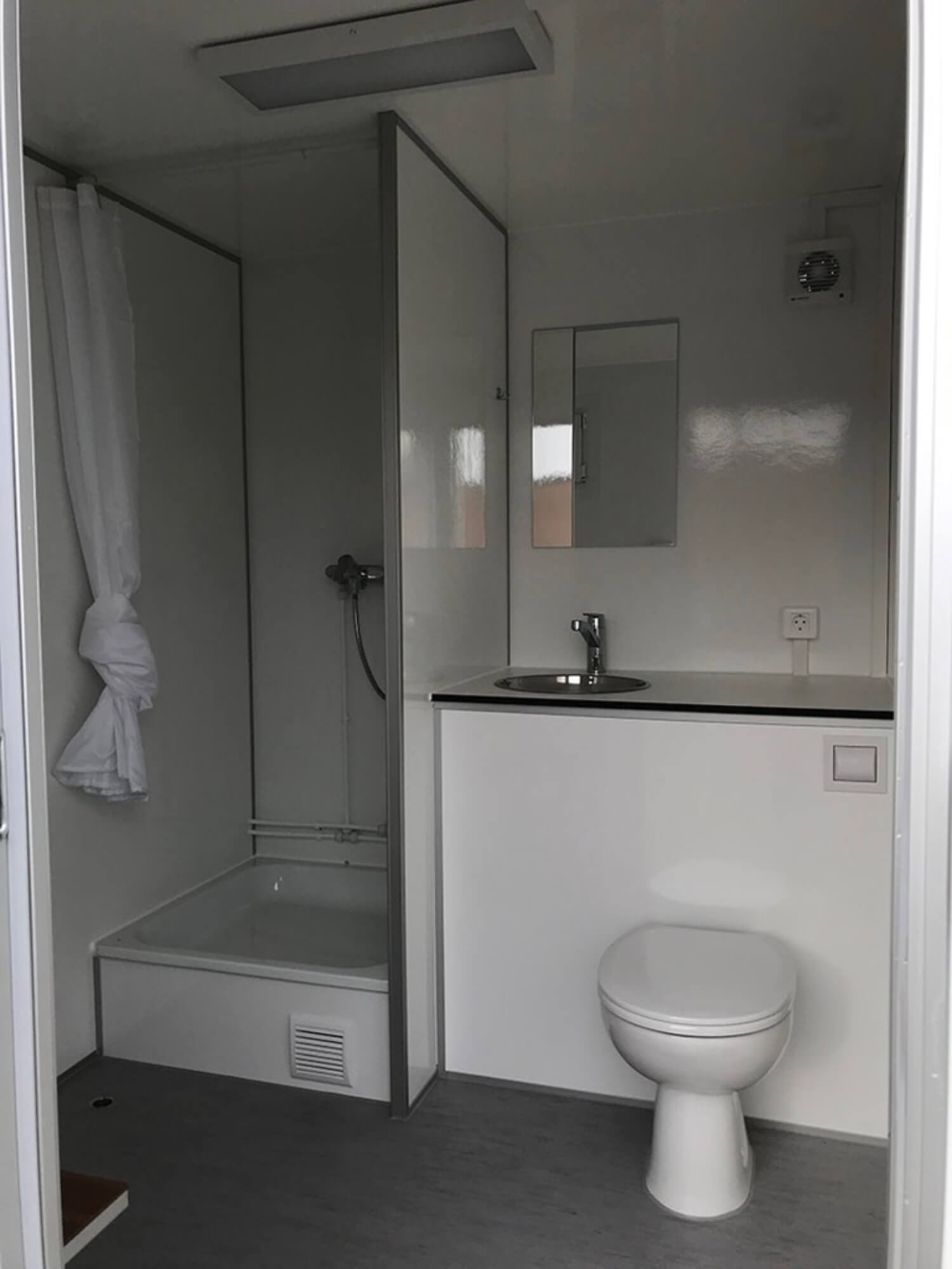 TYPE 418: Toilet - Douchewagen - 2 douches - vermaalpomp -Was:droog Combinatie1