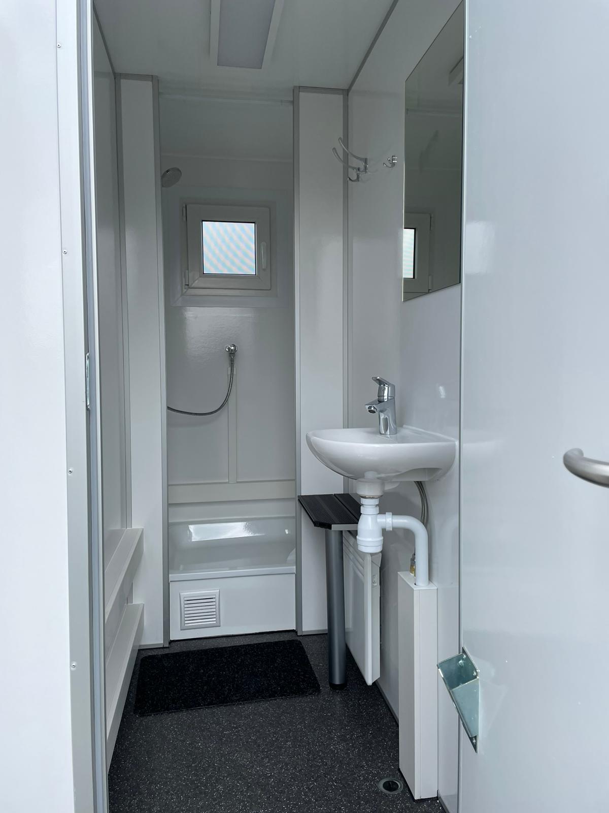 TYPE 420: Douchewagen - 4 badkamers met douches4