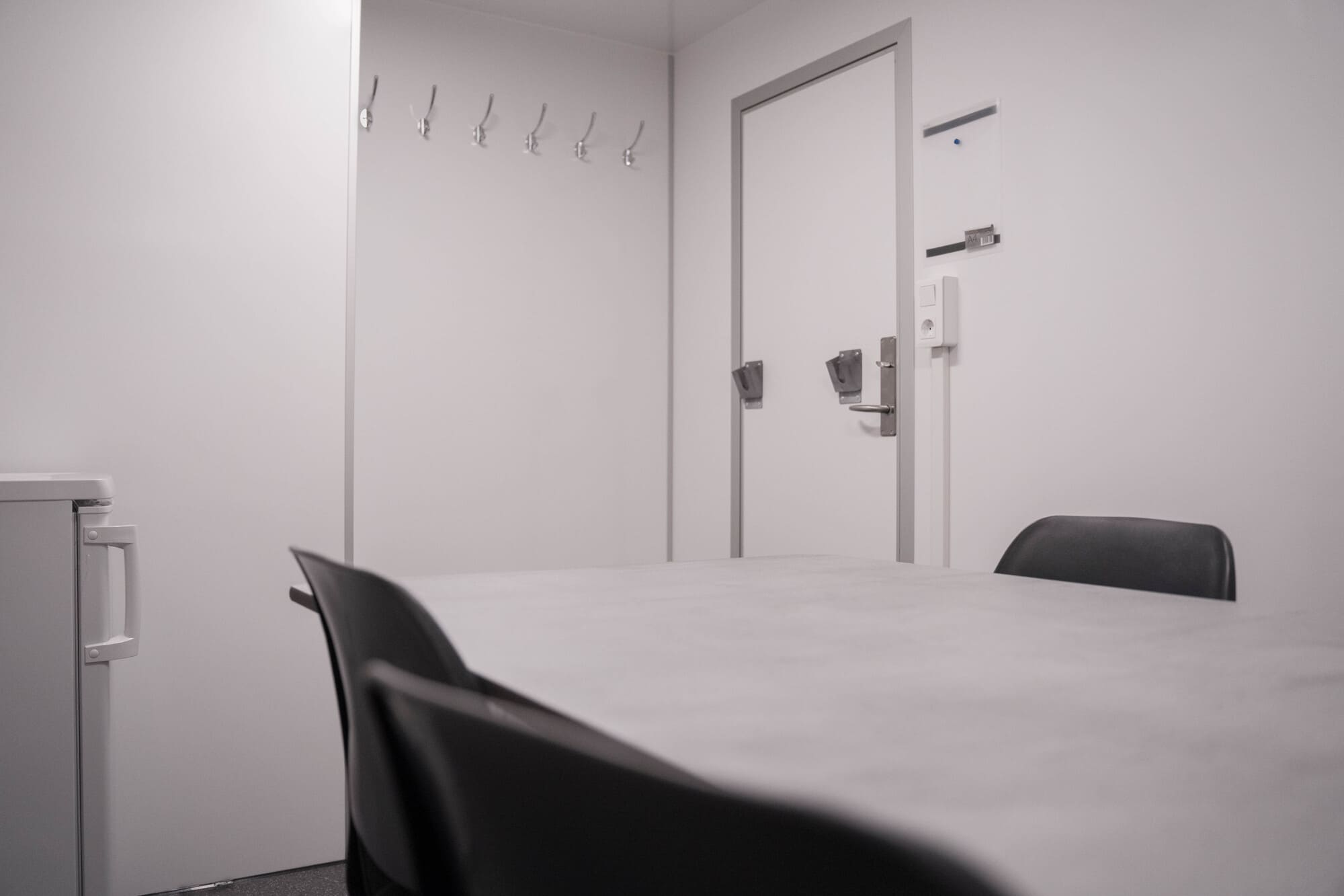 TYPE 450: Schaftwagen:kantoor - 6 personen - tanktoilet - gereedschapskamer - 3 deuren10