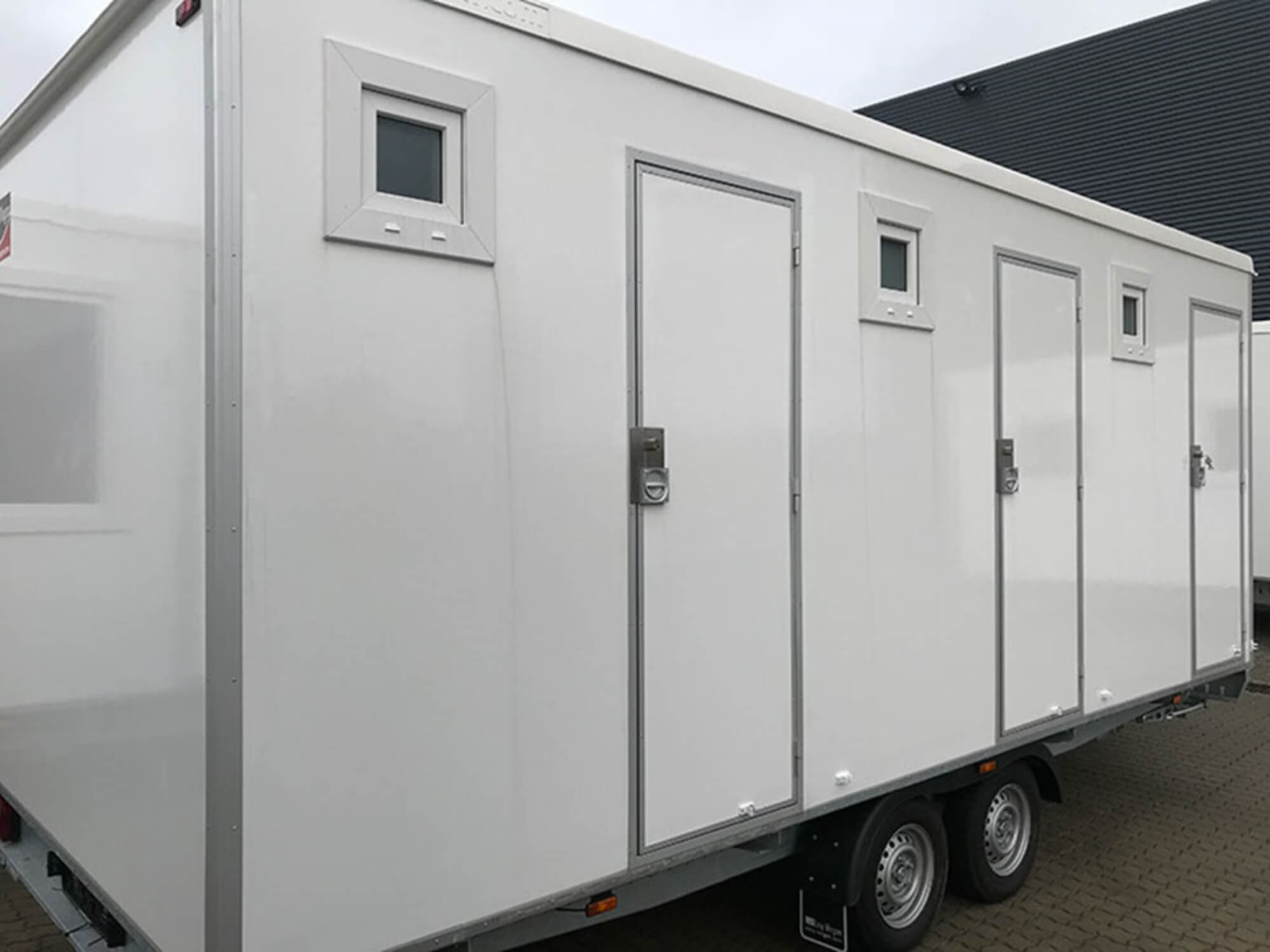 TYPE 518: Toilet - Douchewagen - 3 douches - vermaalpomp -110 riolering2