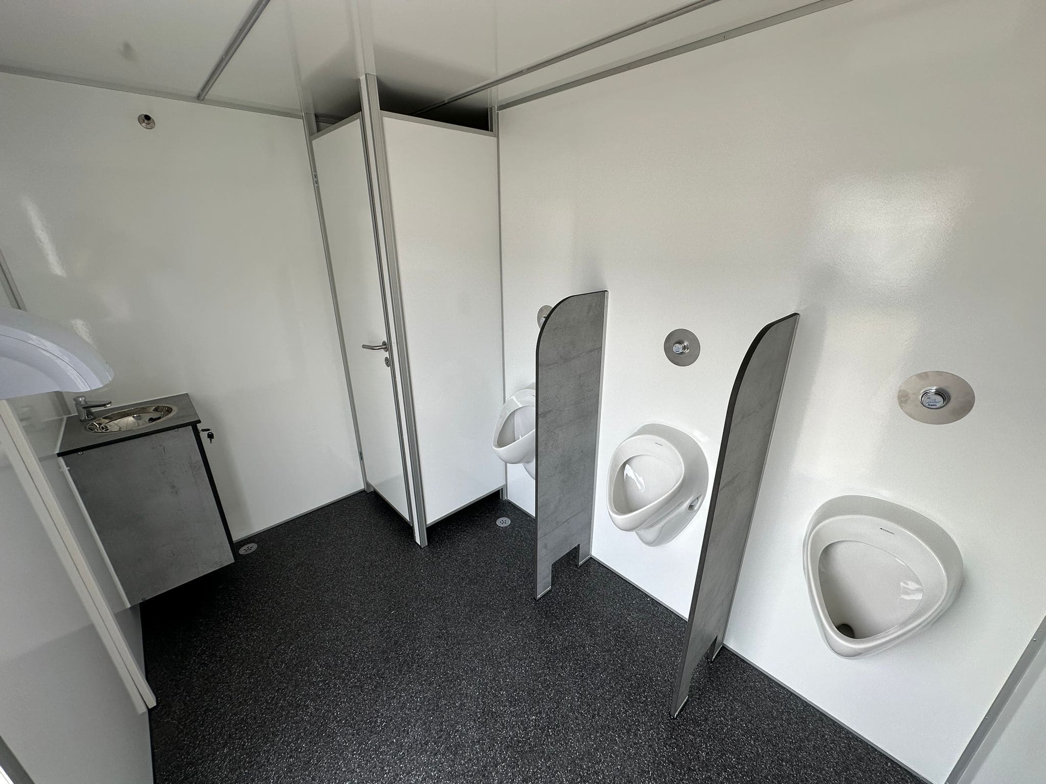 TYPE 520: Toiletwagen - 3-1-3 toiletten - 3 urinoirs - 110 riolering15