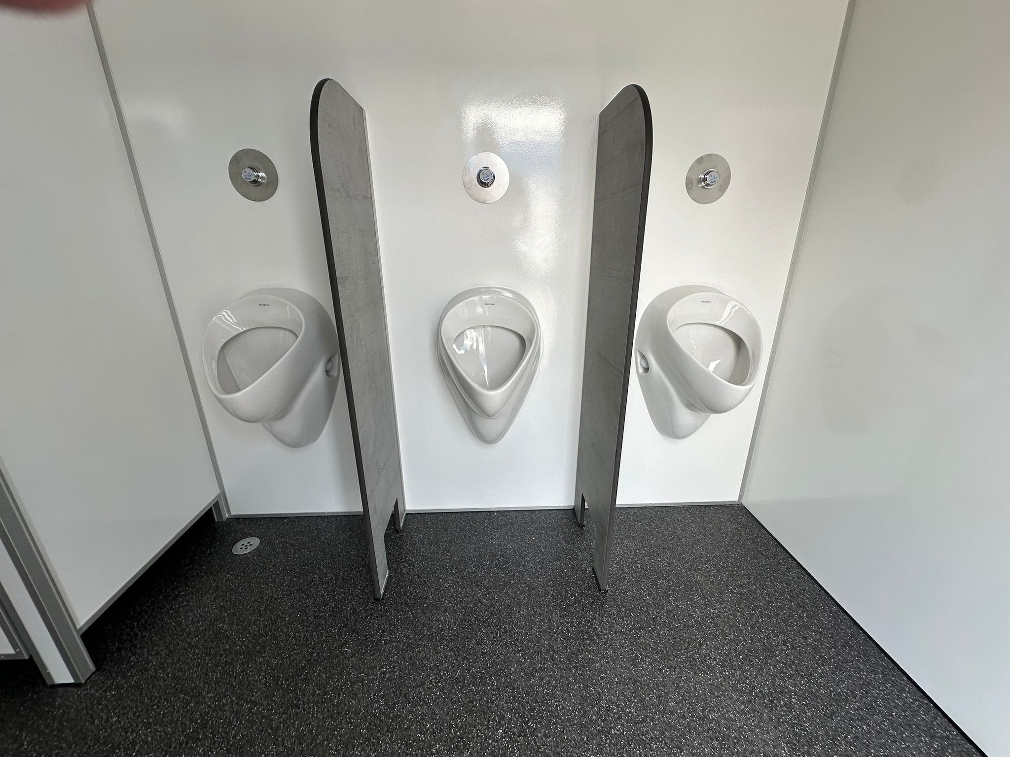 TYPE 520: Toiletwagen - 3-1-3 toiletten - 3 urinoirs - 110 riolering16