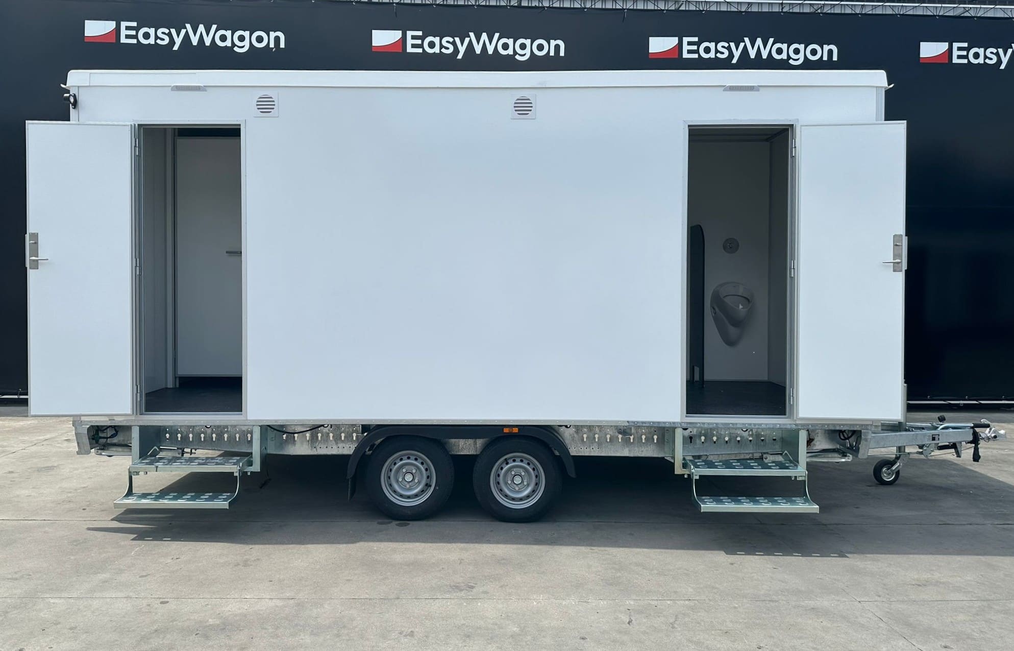 TYPE 520: Toiletwagen - 3-1-3 toiletten - 3 urinoirs - 110 riolering17