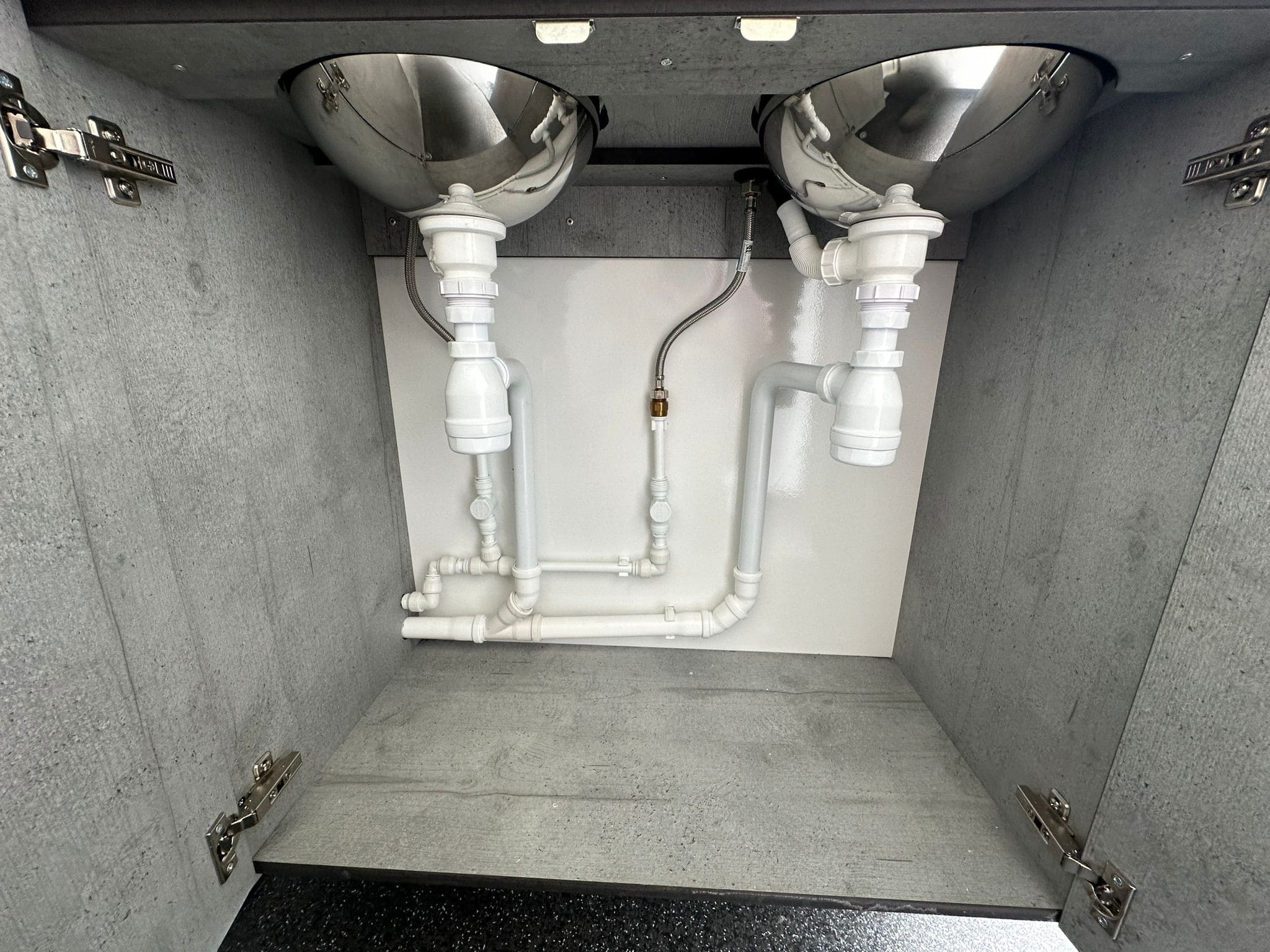 TYPE 520: Toiletwagen - 3-1-3 toiletten - 3 urinoirs - 110 riolering3