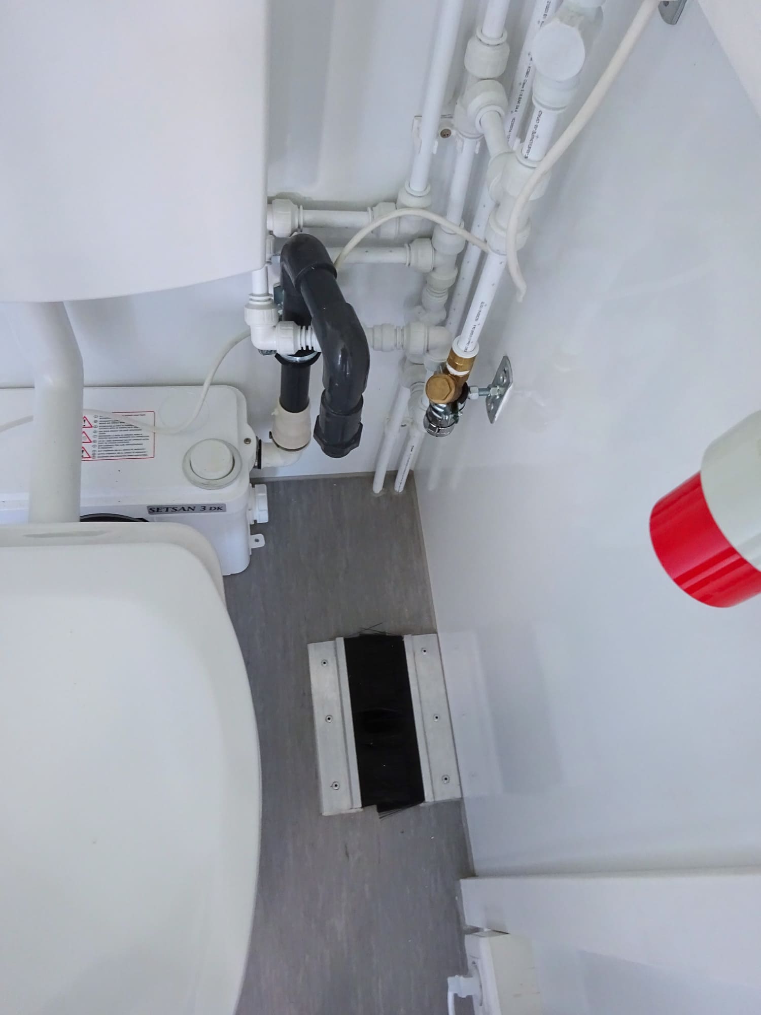 TYPE 524: Crewtrailer - 4 personen - kleedkamer6