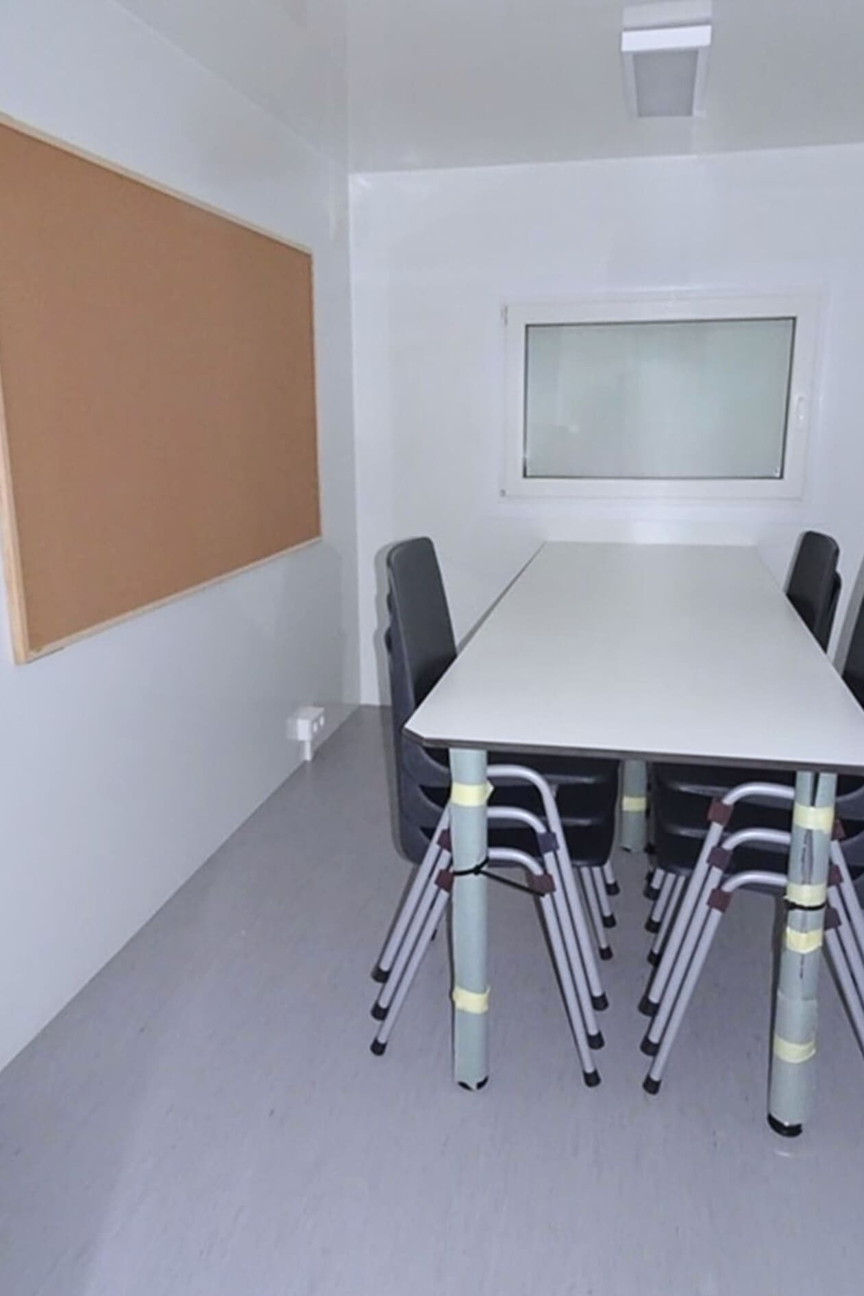 TYPE 537: Schaftwagen:kantoor - 10 personen - 1 toilet - vermaalpomp5