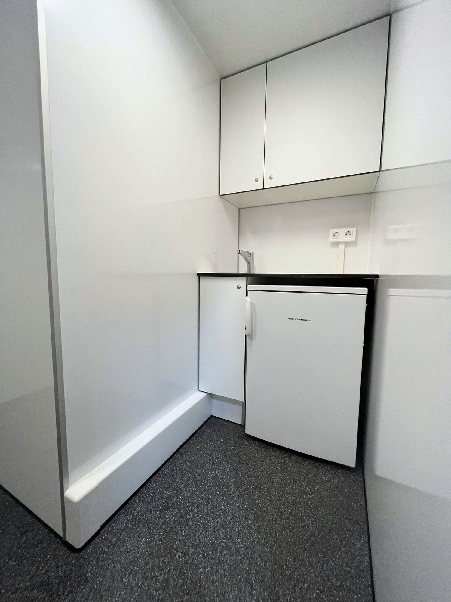 TYPE 537: Schaftwagen:kantoor - 10 personen - 1 toilet - vermaalpomp6