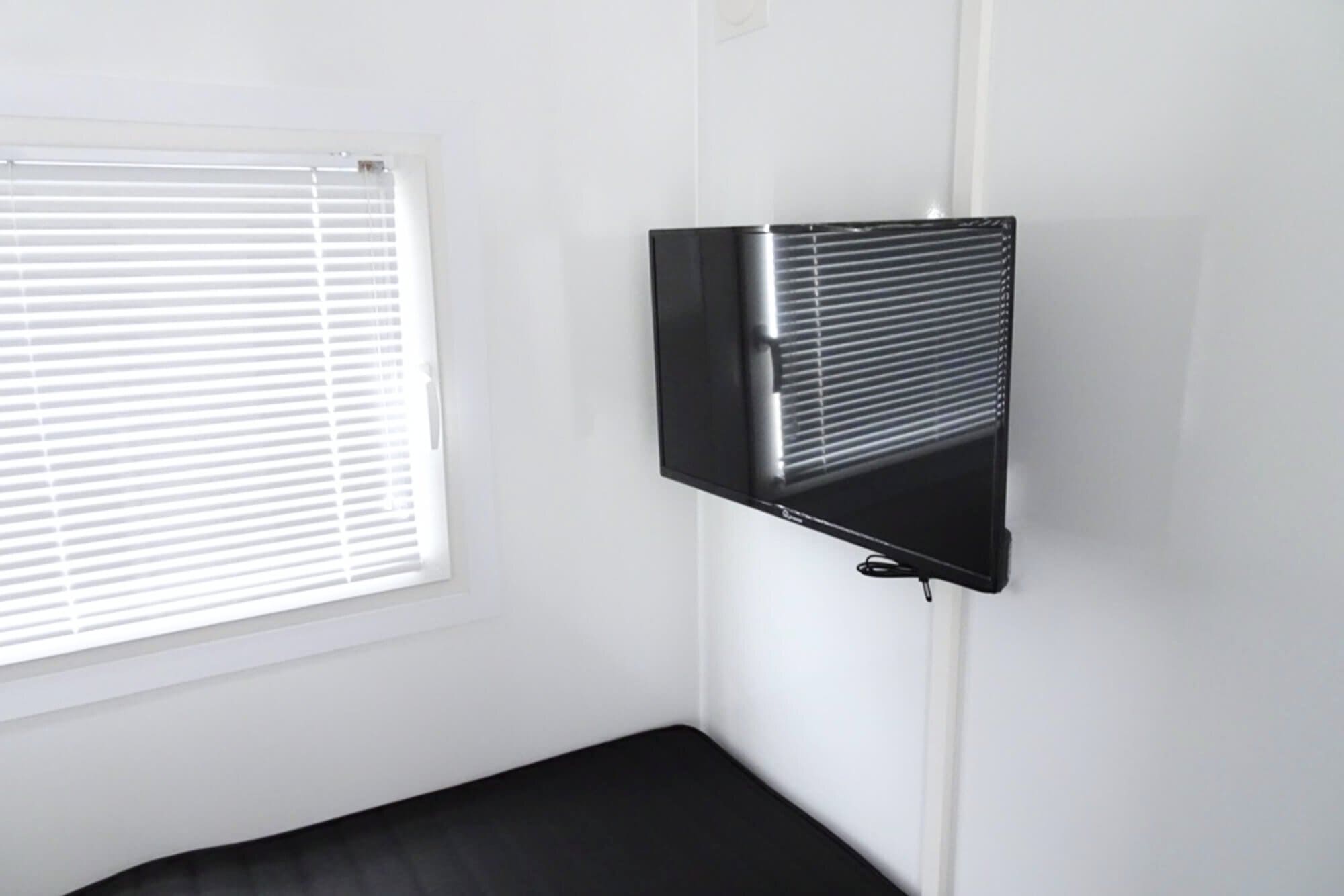 TYPE 570: Slaapwagen - bed 2 personen - 1 slaapkamer met schuifdeur - keuken - 1 douche - 1 toilet11