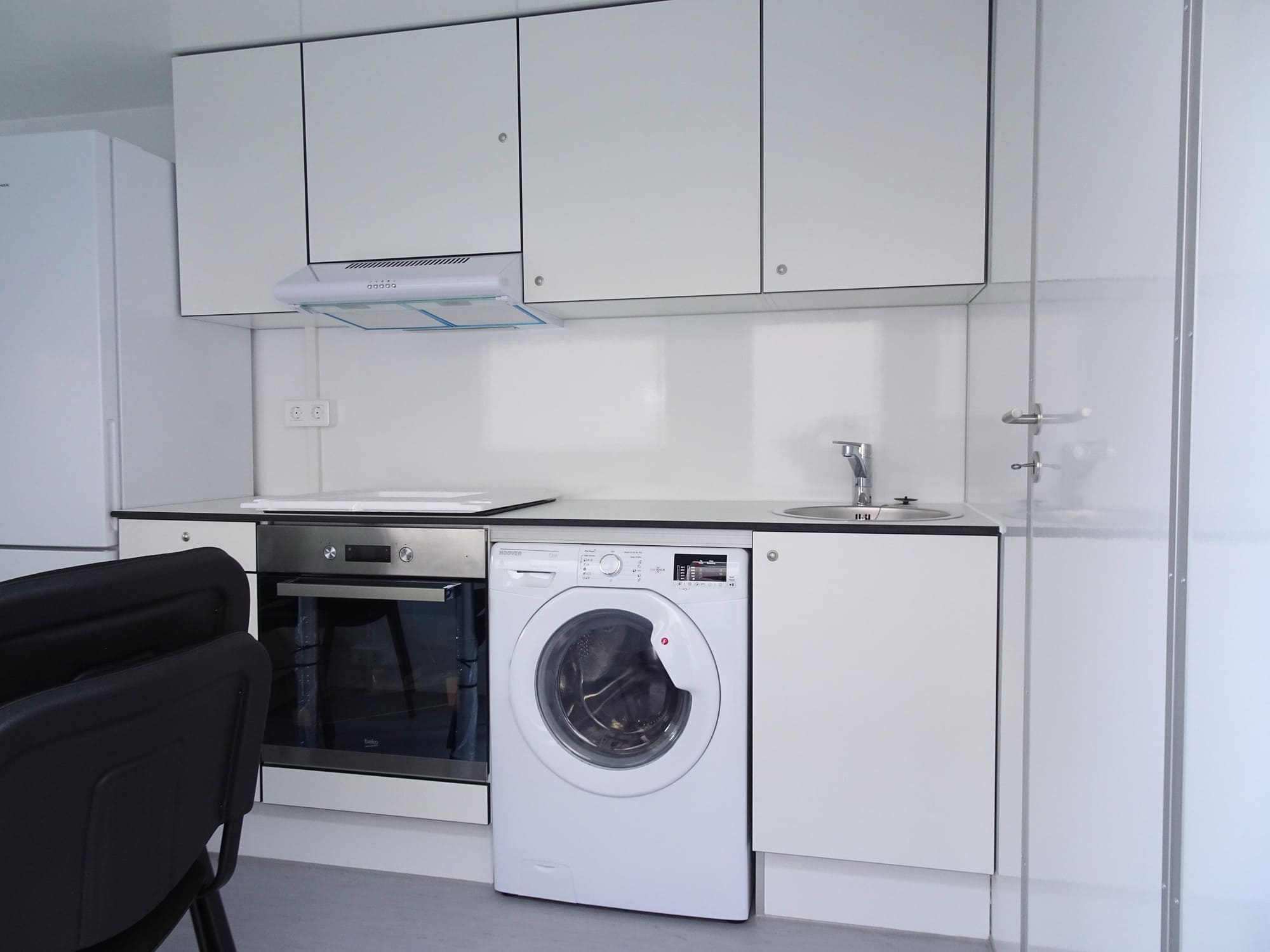 TYPE 570: Slaapwagen - bed 2 personen - 1 slaapkamer met schuifdeur - keuken - 1 douche - 1 toilet4