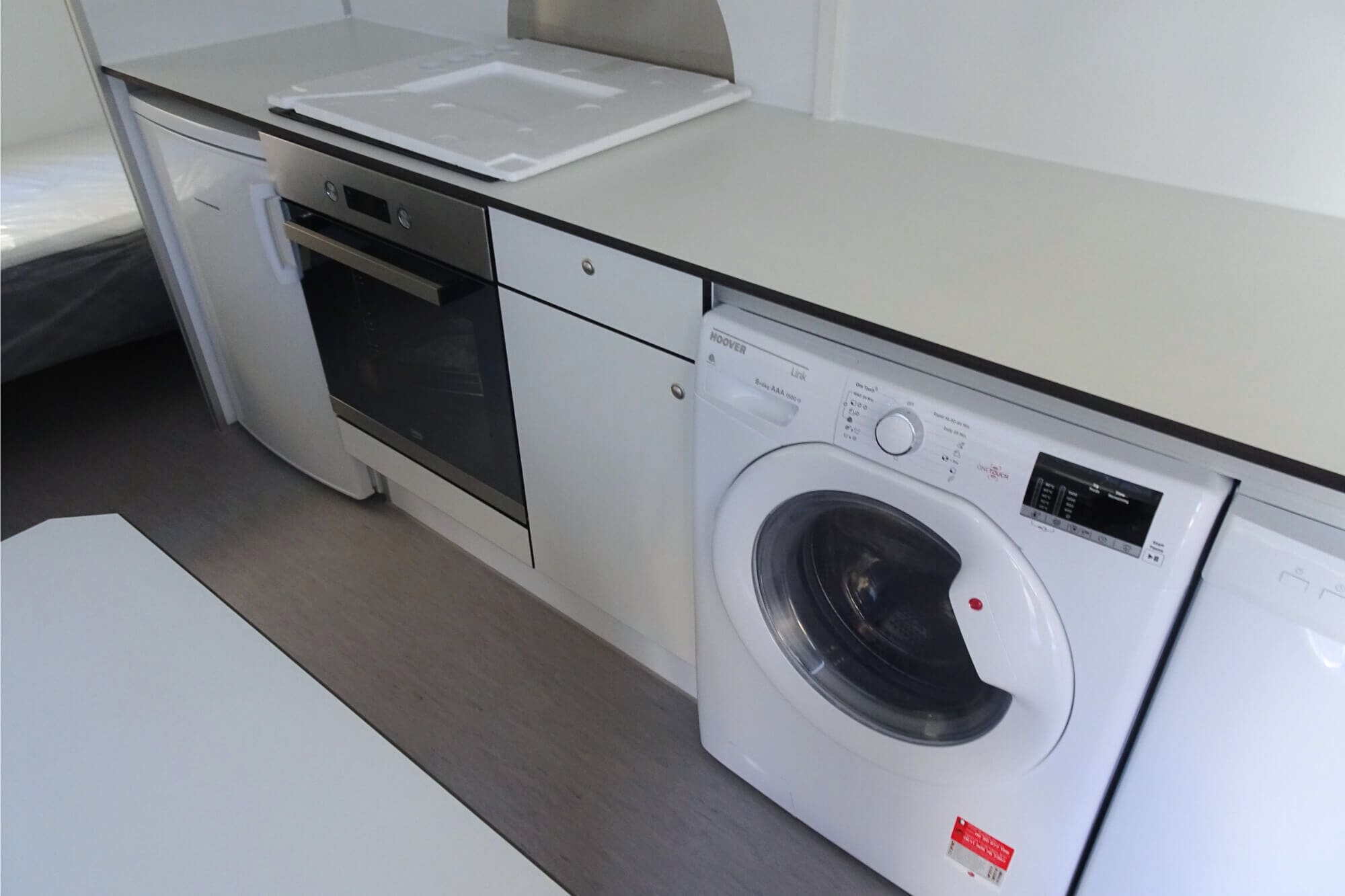 TYPE 570: Slaapwagen - bed 2 personen - 1 slaapkamer met schuifdeur - keuken - 1 douche - 1 toilet5