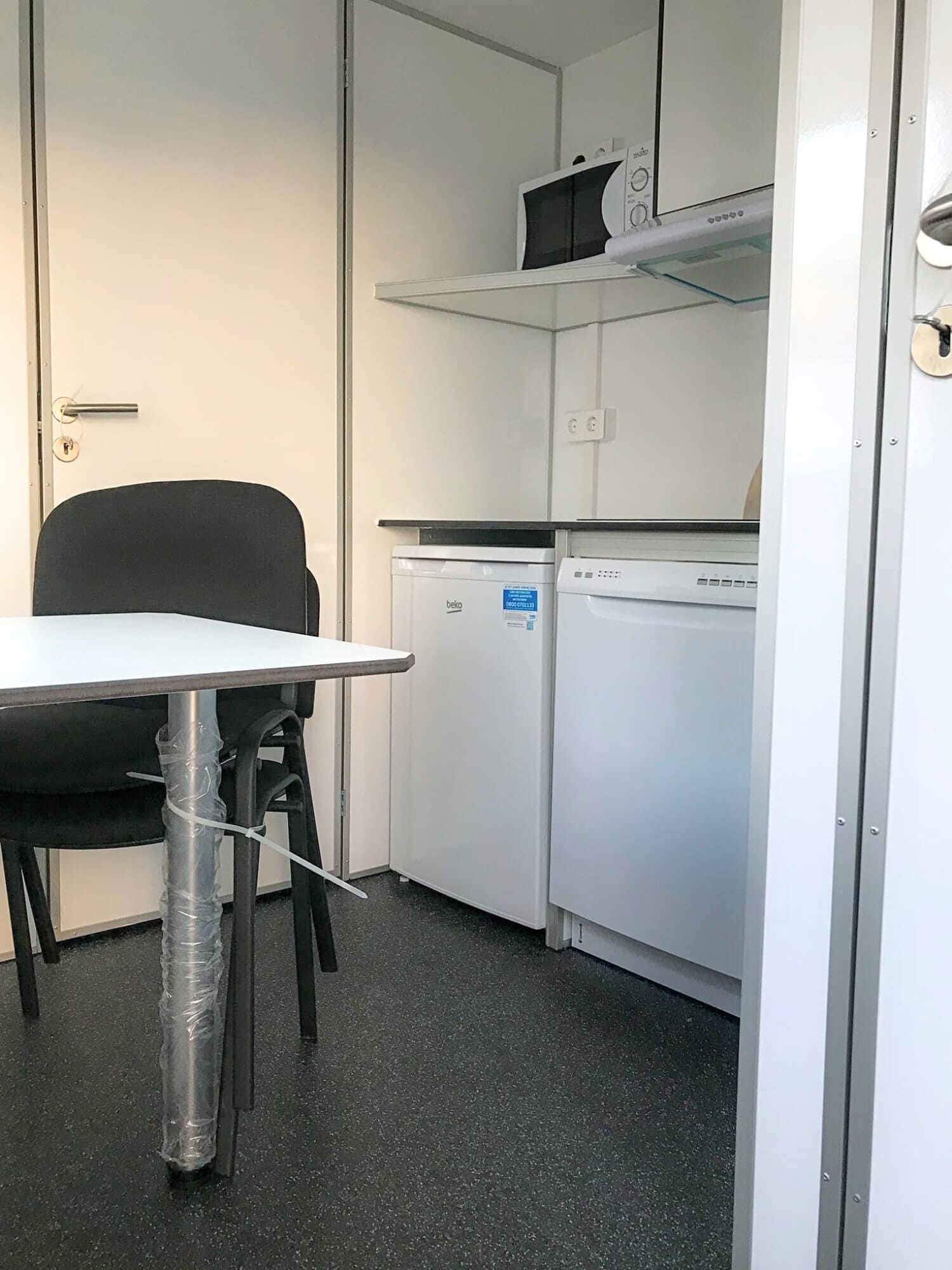 TYPE 570: Slaapwagen - bed 2 personen - 2 slaapkamers - keuken - 1 douche - 1 toilet2