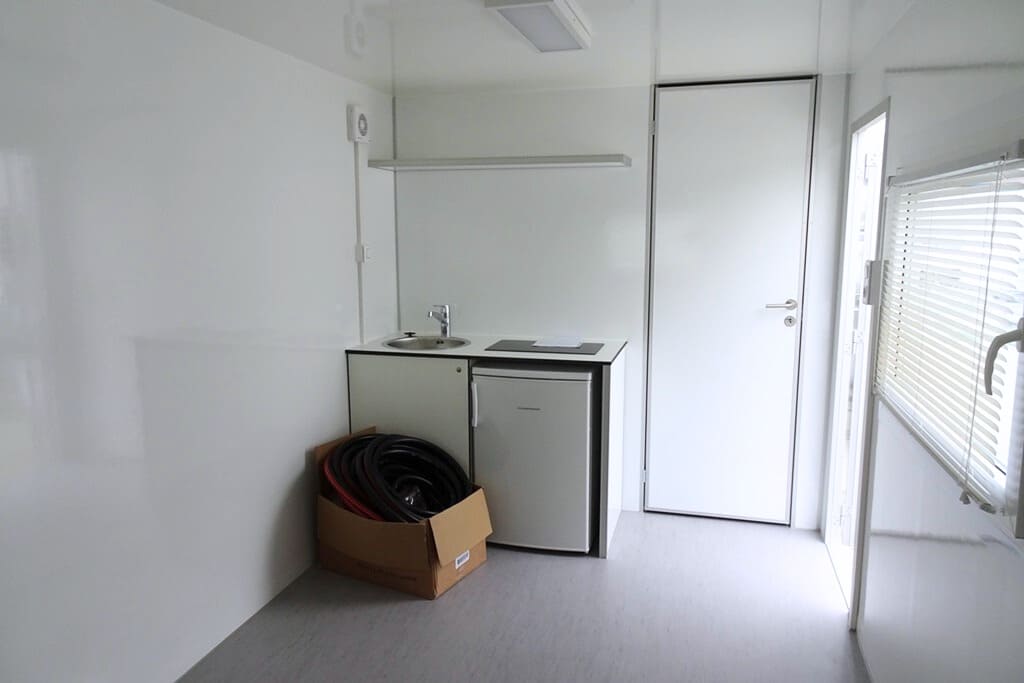 TYPE 570: Slaapwagen - bed 2 personen - keuken - 1 douche - 1 toilet2