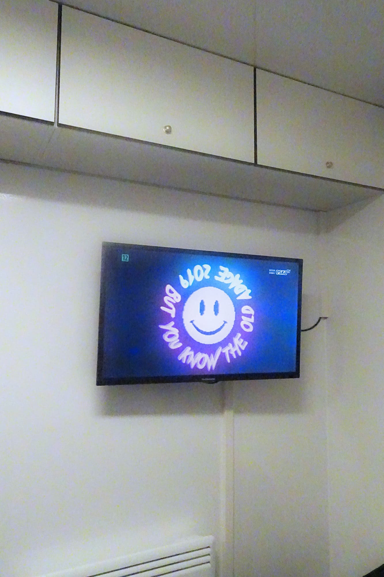 TYPE 660: Slaapwagen - bed 2 personen - 1 slaapkamer met schuifdeur - keuken - 1 douche - 1 toilet7