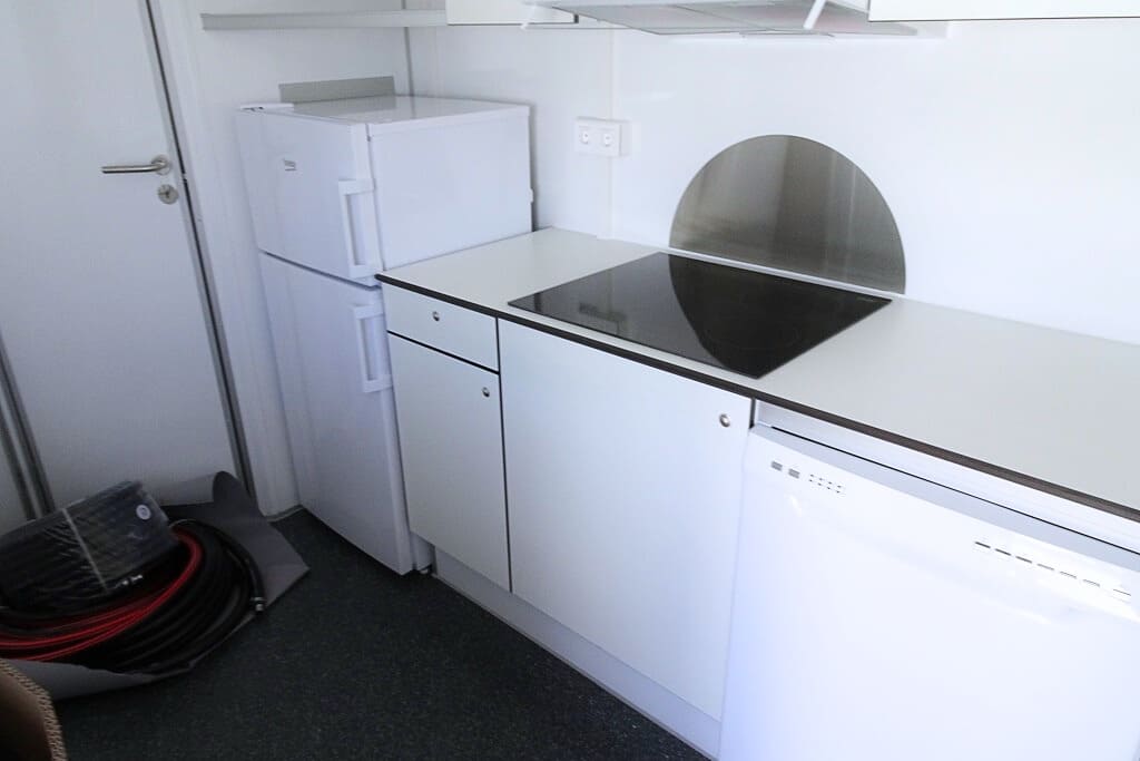 TYPE 660: Slaapwagen - bed 2 personen - 2 slaapkamers met schuifdeur - keuken - 1 douche - 1 toilet5