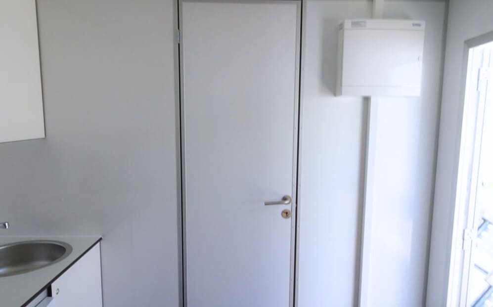 TYPE 660: Slaapwagen - bed 2 personen - 2 slaapkamers met schuifdeur - keuken - 1 douche - 1 toilet6