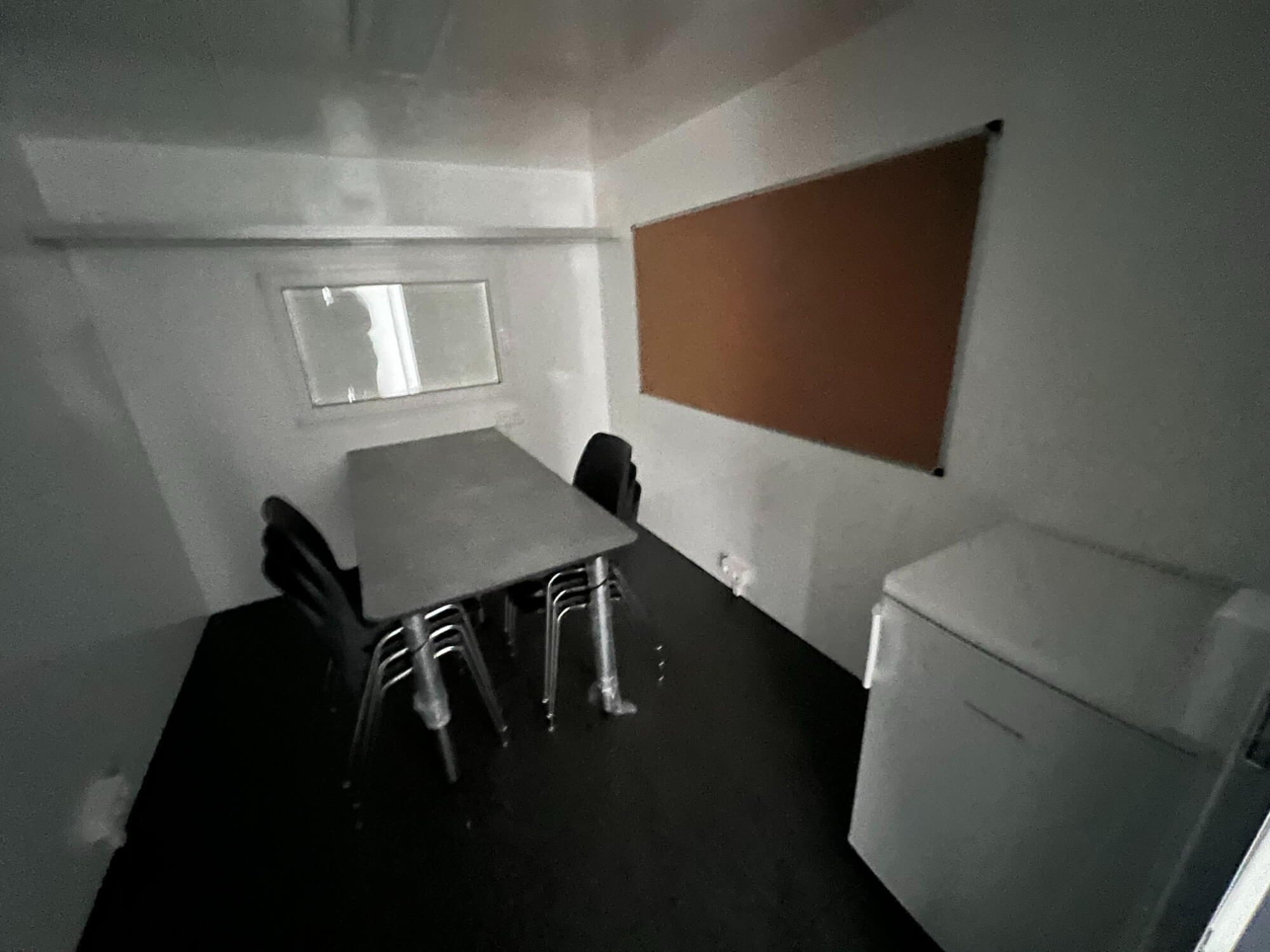 TYPE 727: Crewtrailer - 6 personen - kleedkamer - 1 douche - 1 toillet - maalpomp3