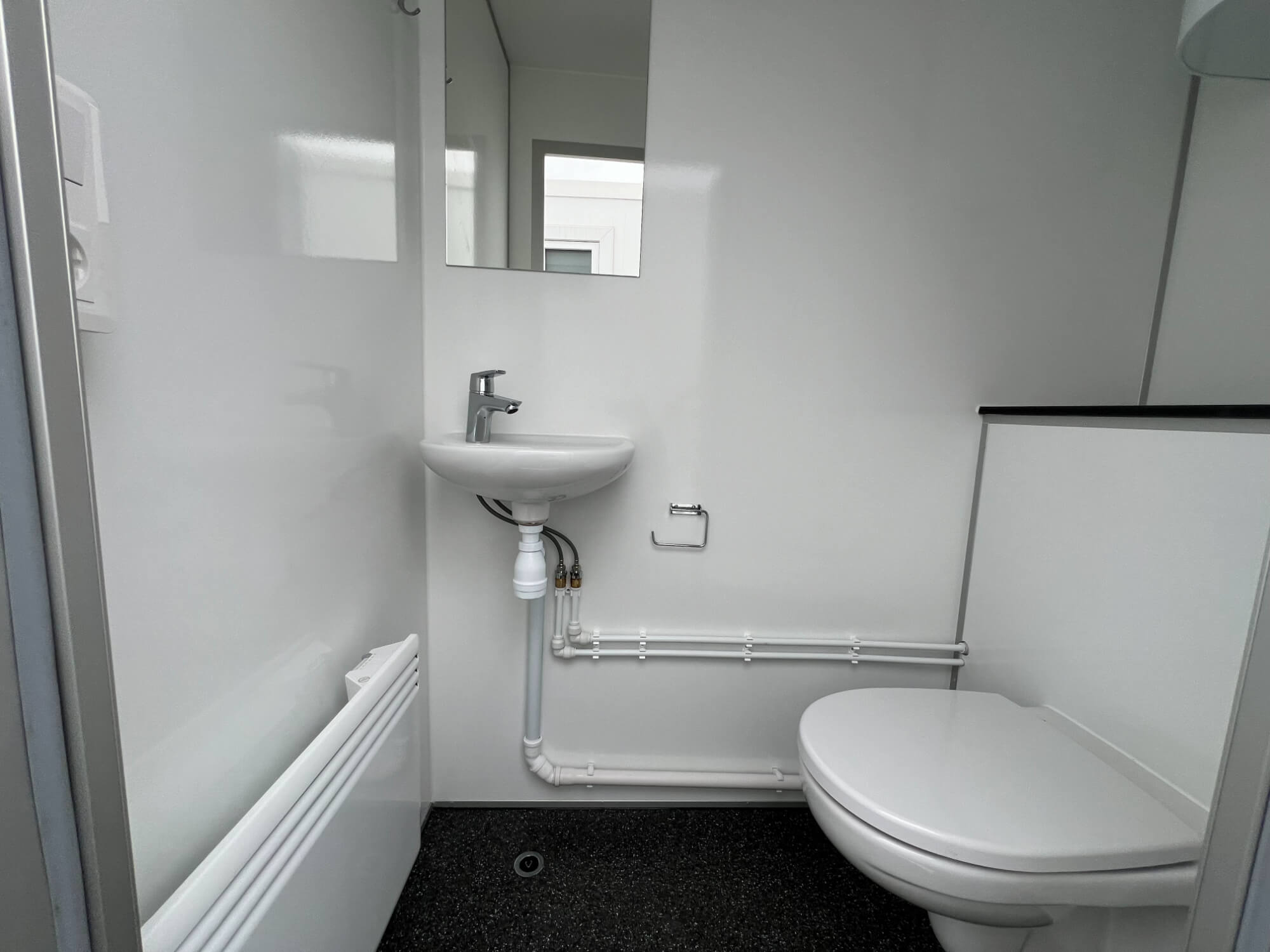 TYPE 727: Crewtrailer - 6 personen - kleedkamer - 1 douche - 1 toillet - maalpomp6