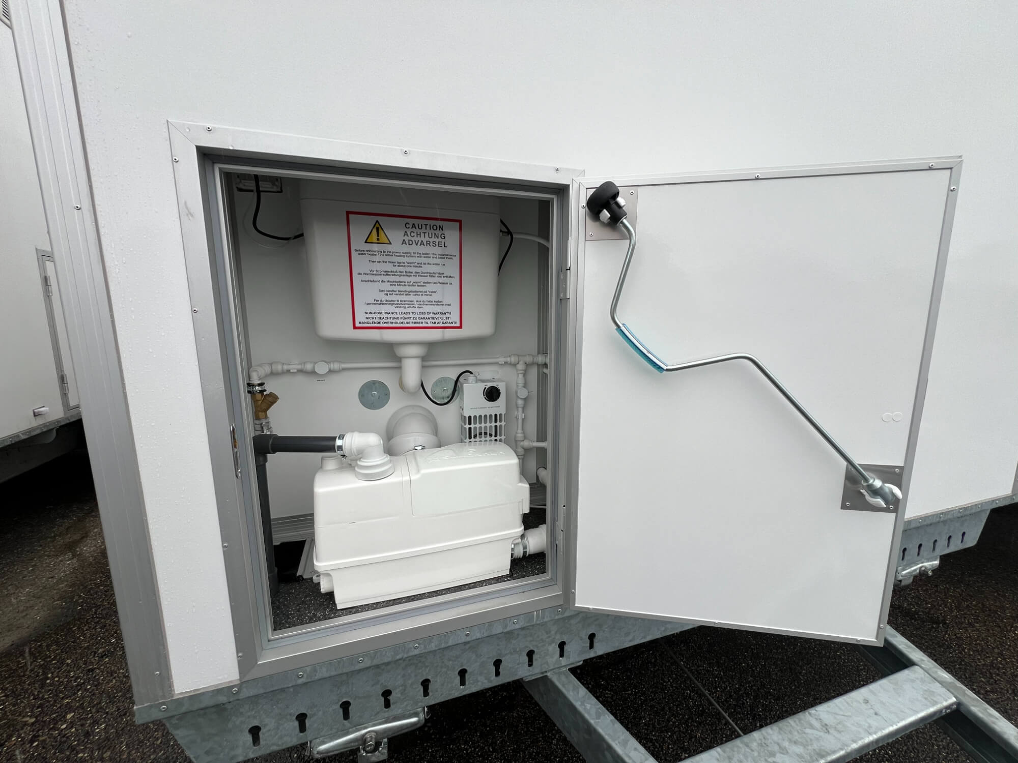 TYPE 727: Crewtrailer - 6 personen - kleedkamer - 1 douche - 1 toillet - maalpomp7